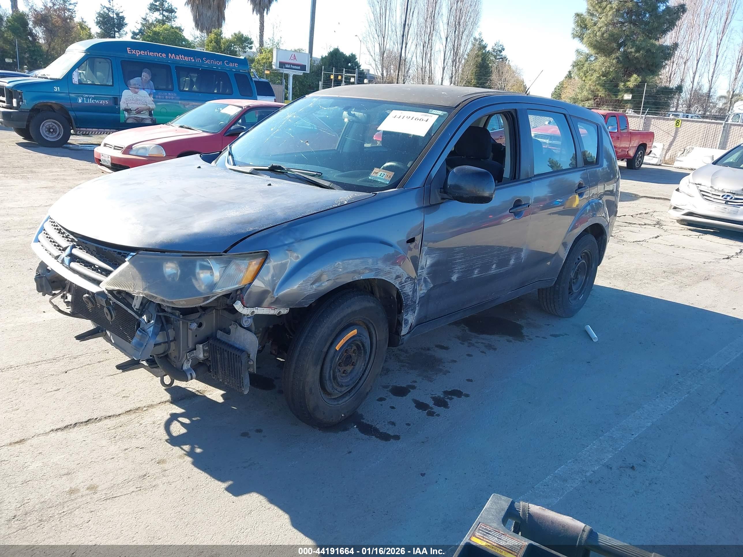 MITSUBISHI OUTLANDER image 2