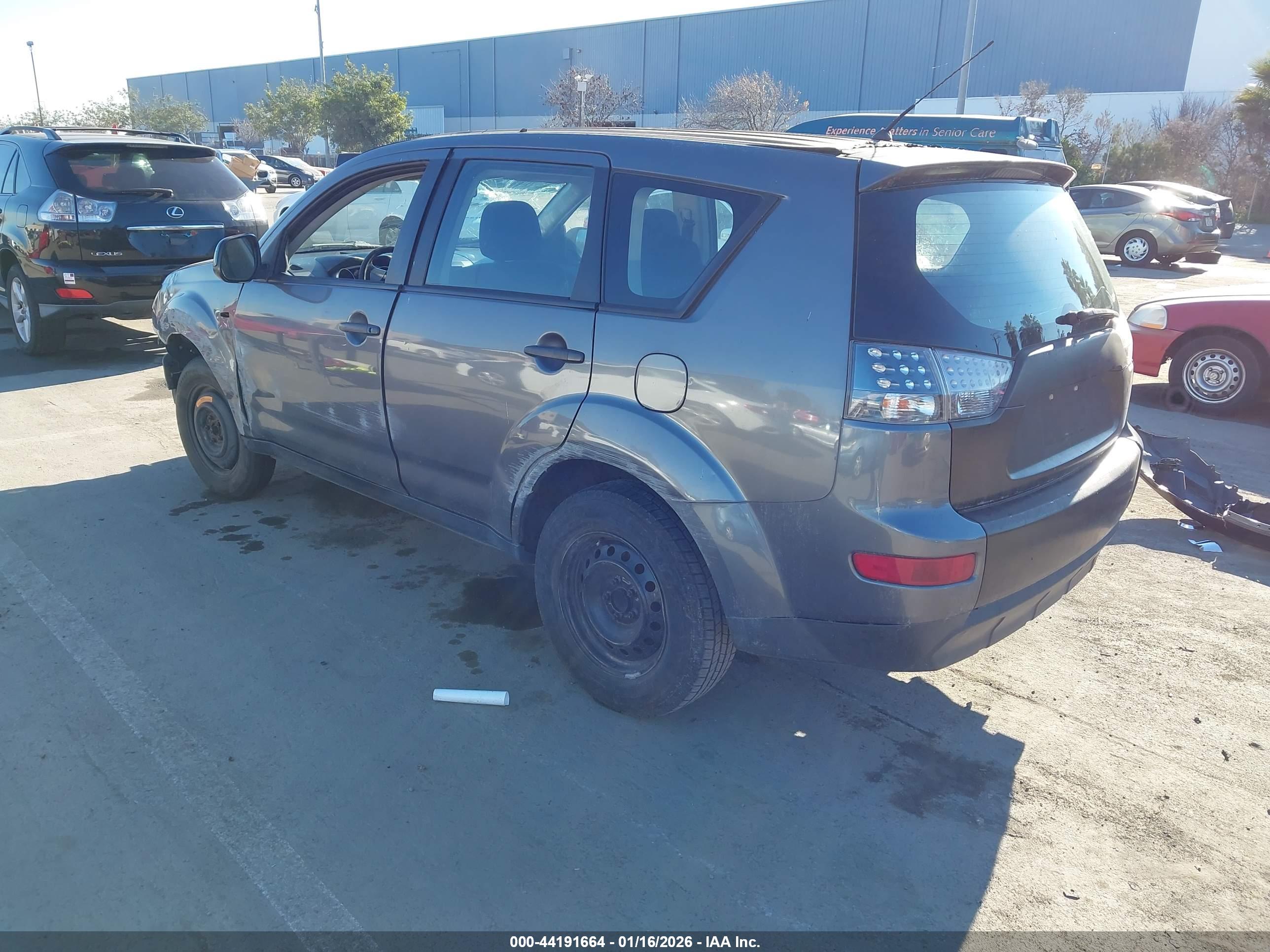 MITSUBISHI OUTLANDER image 3