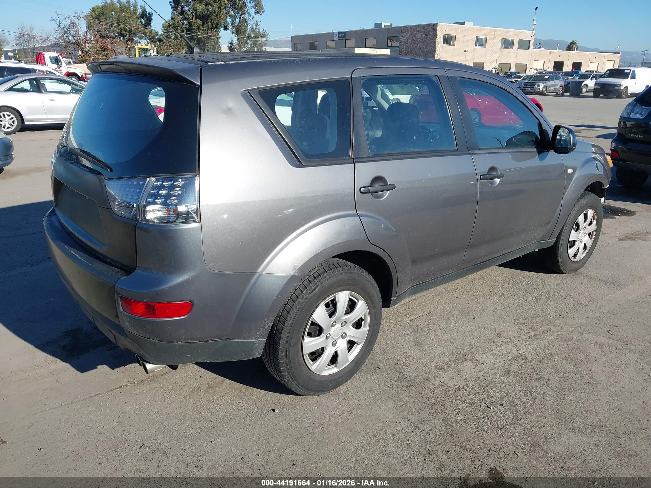 MITSUBISHI OUTLANDER image 4