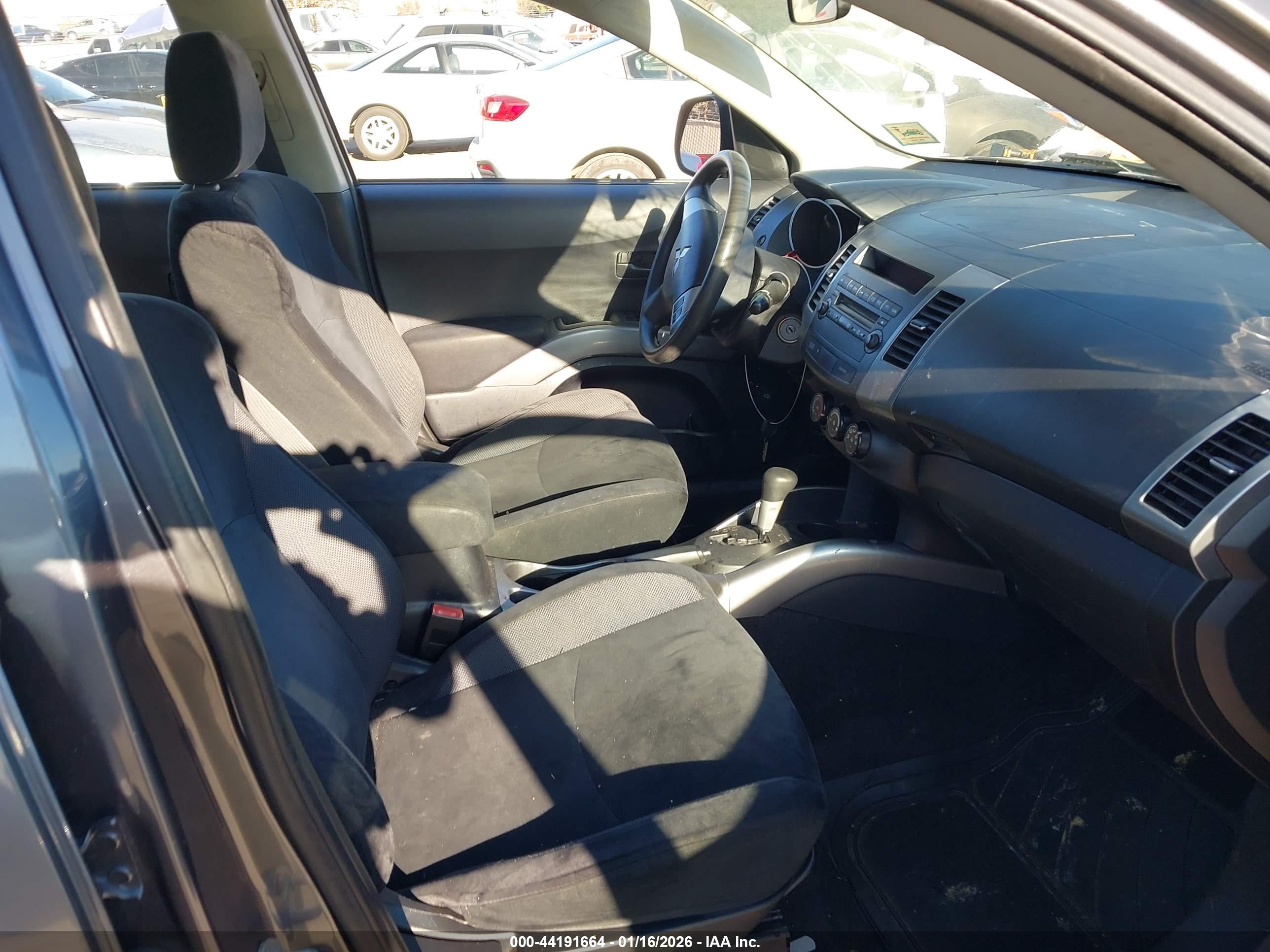 MITSUBISHI OUTLANDER image 5