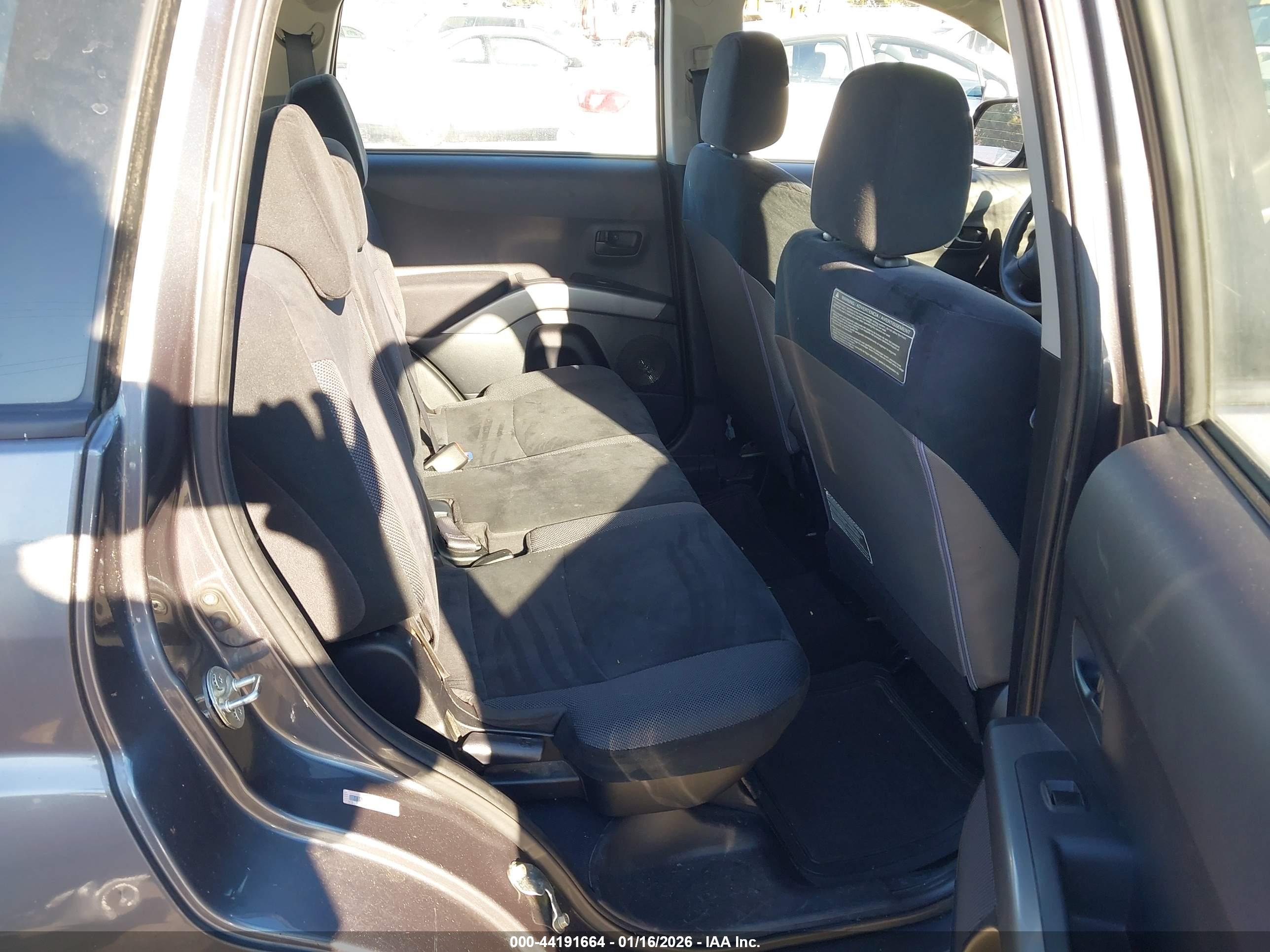 MITSUBISHI OUTLANDER image 8