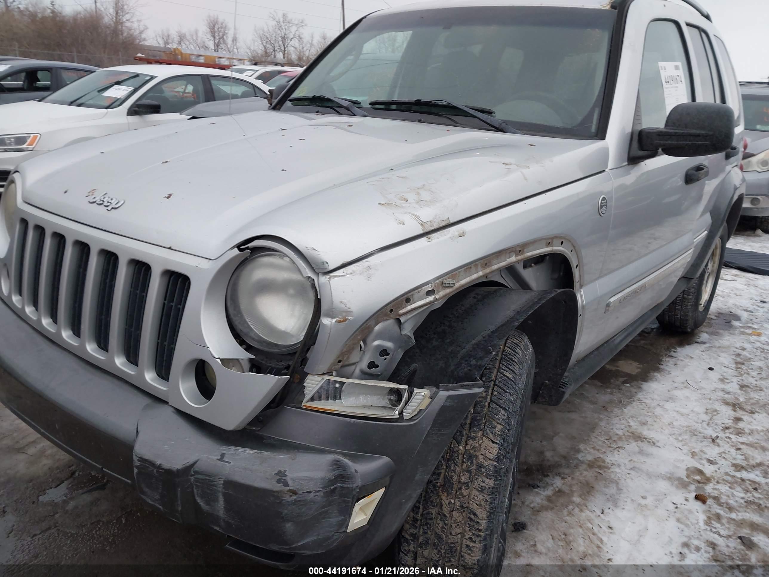 JEEP LIBERTY image 6
