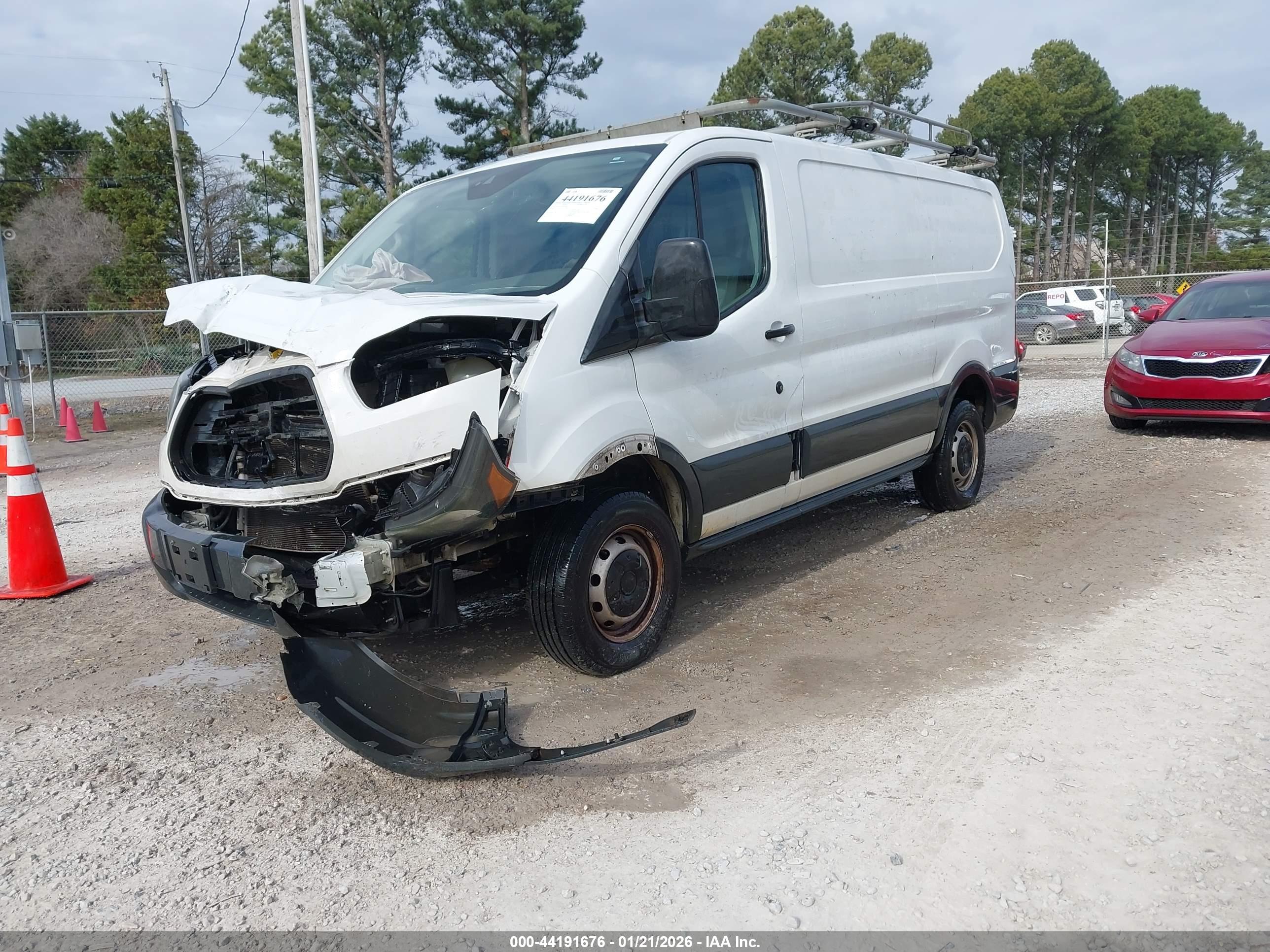 FORD TRANSIT-250 image 2