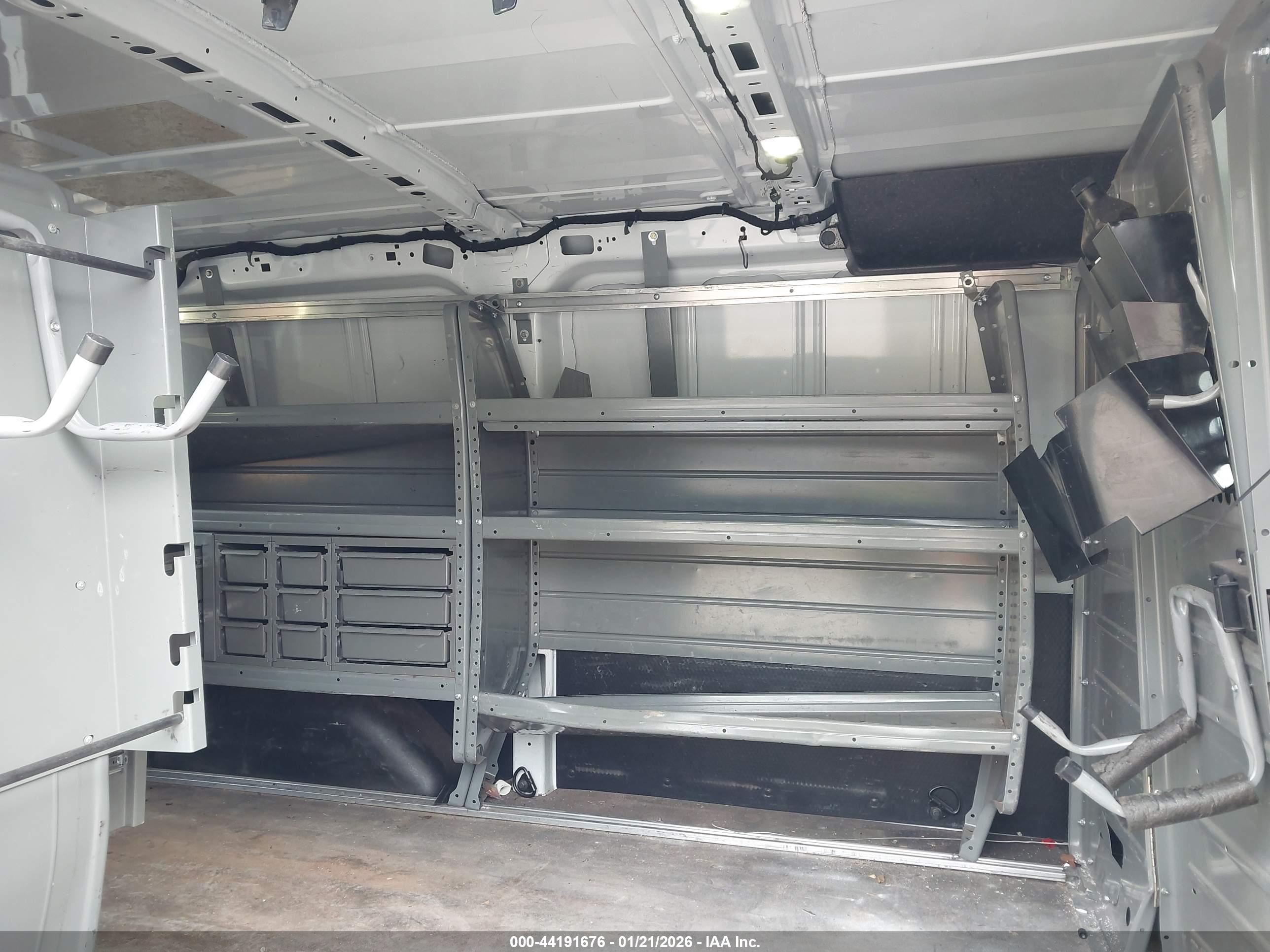 FORD TRANSIT-250 image 8