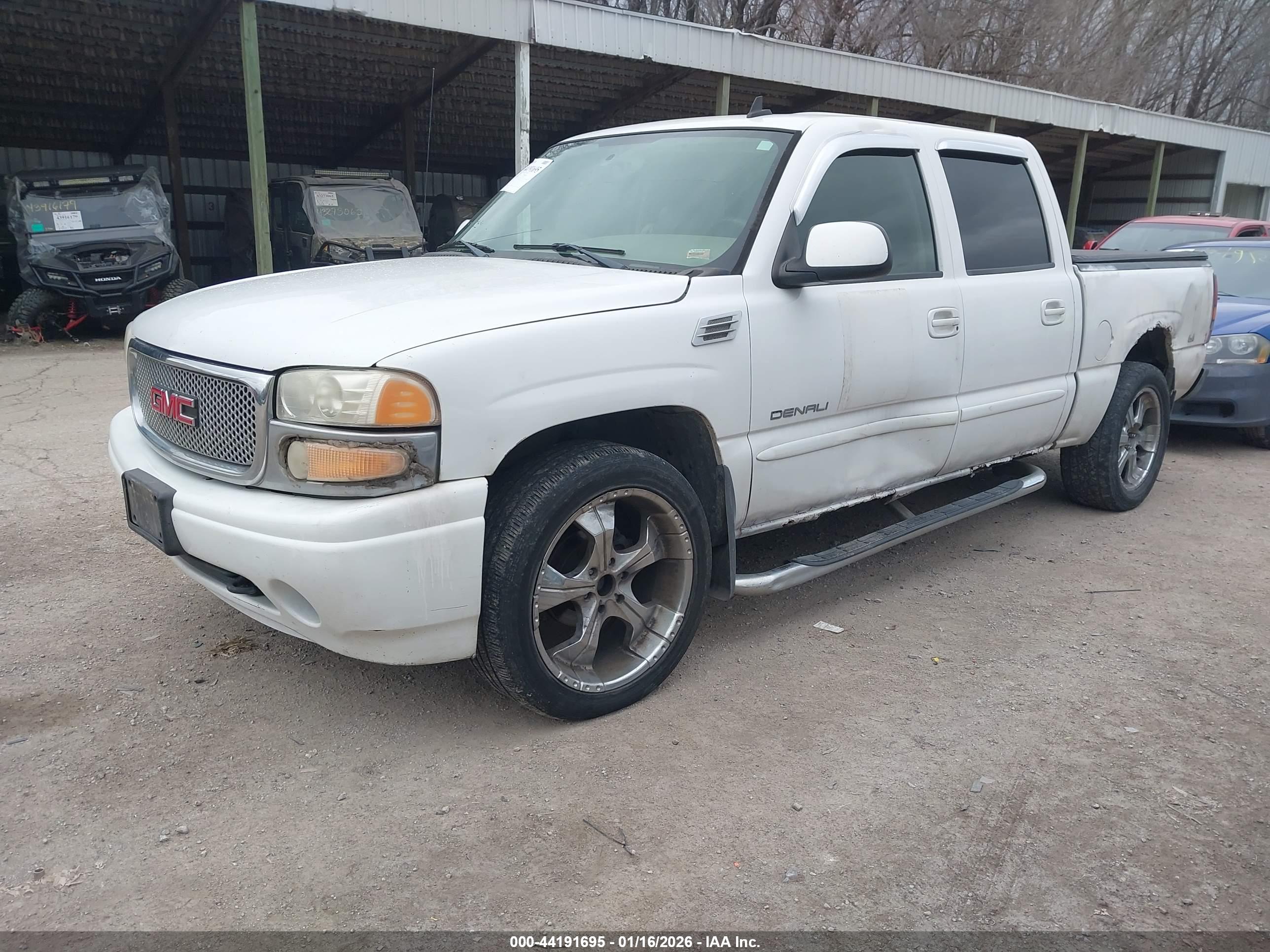 GMC SIERRA image 2
