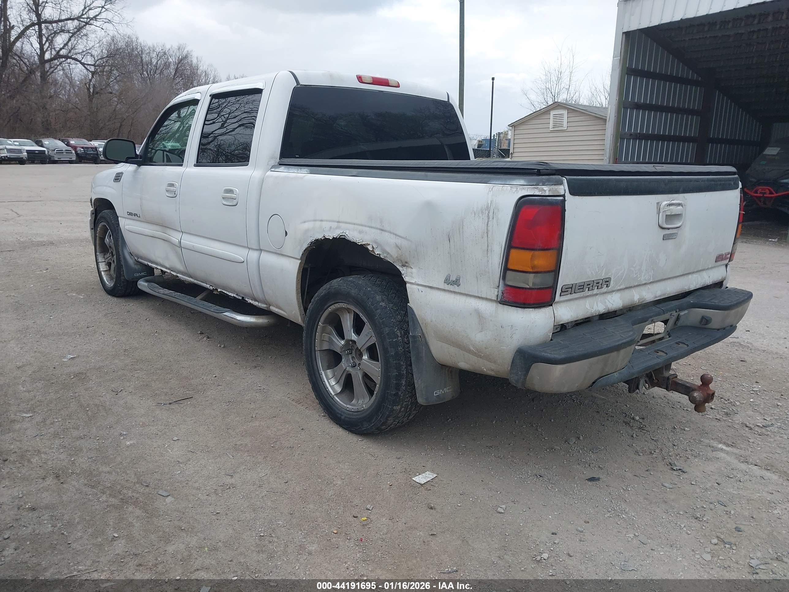 GMC SIERRA image 3