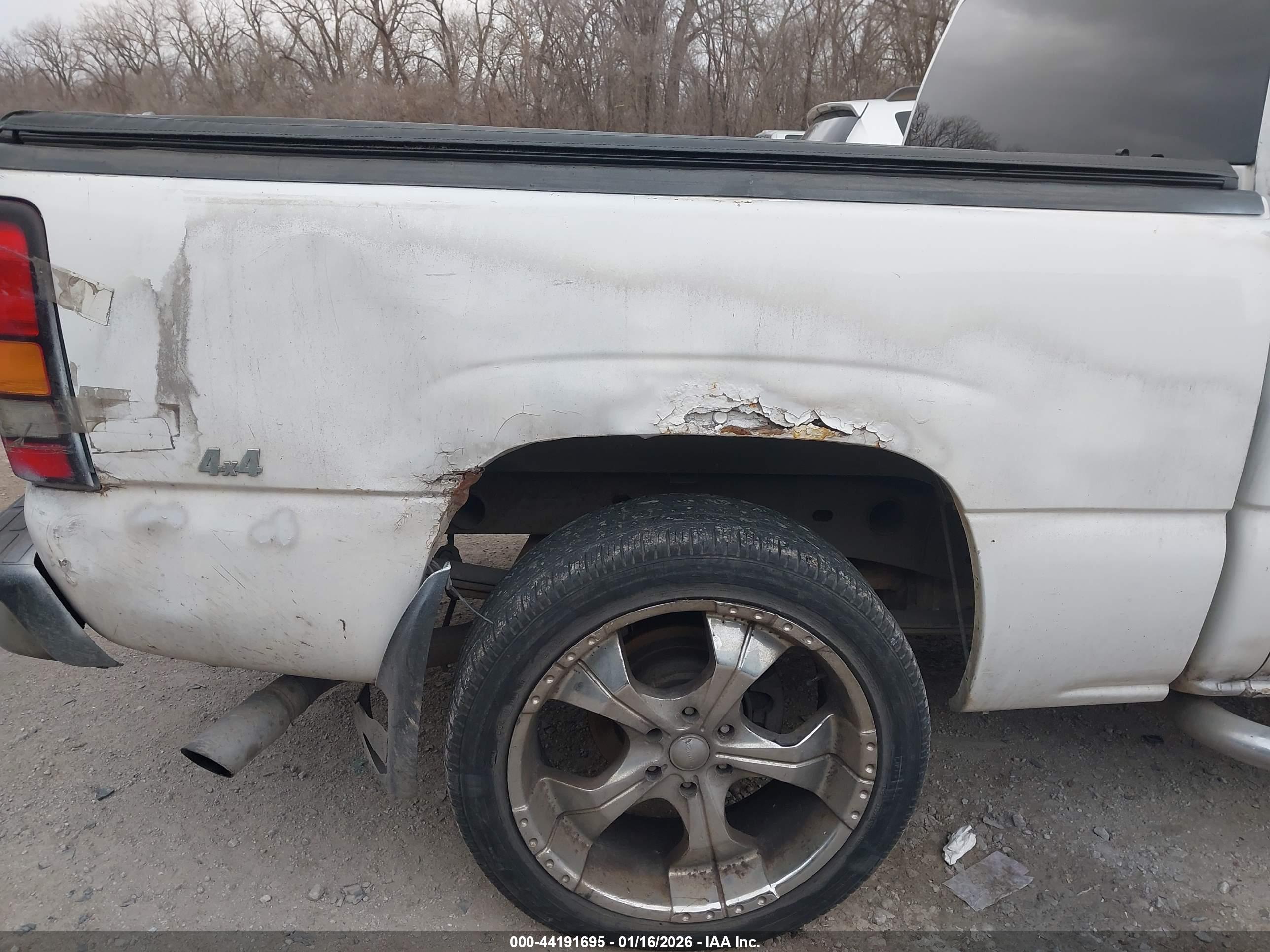 GMC SIERRA image 6