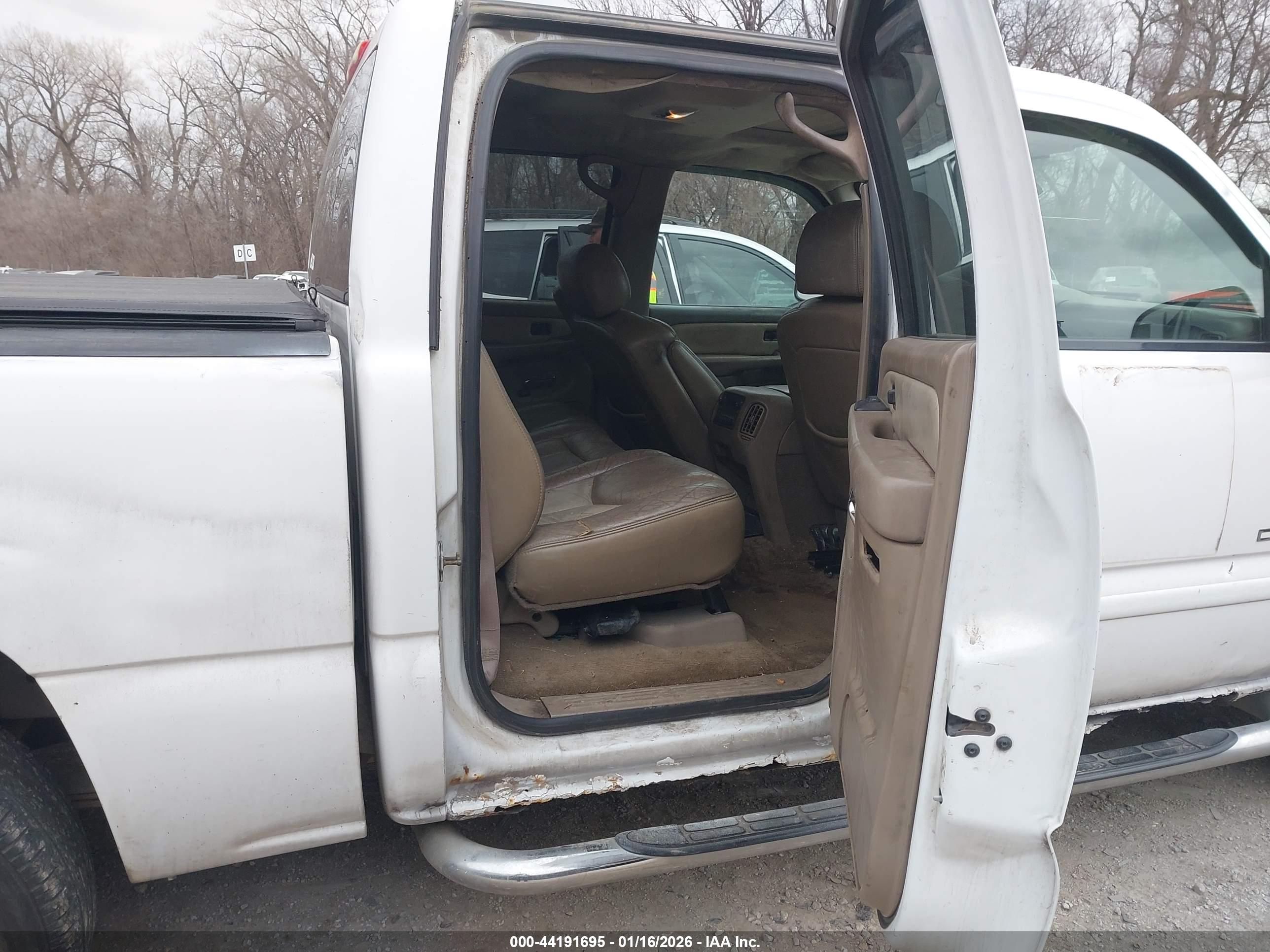 GMC SIERRA image 8