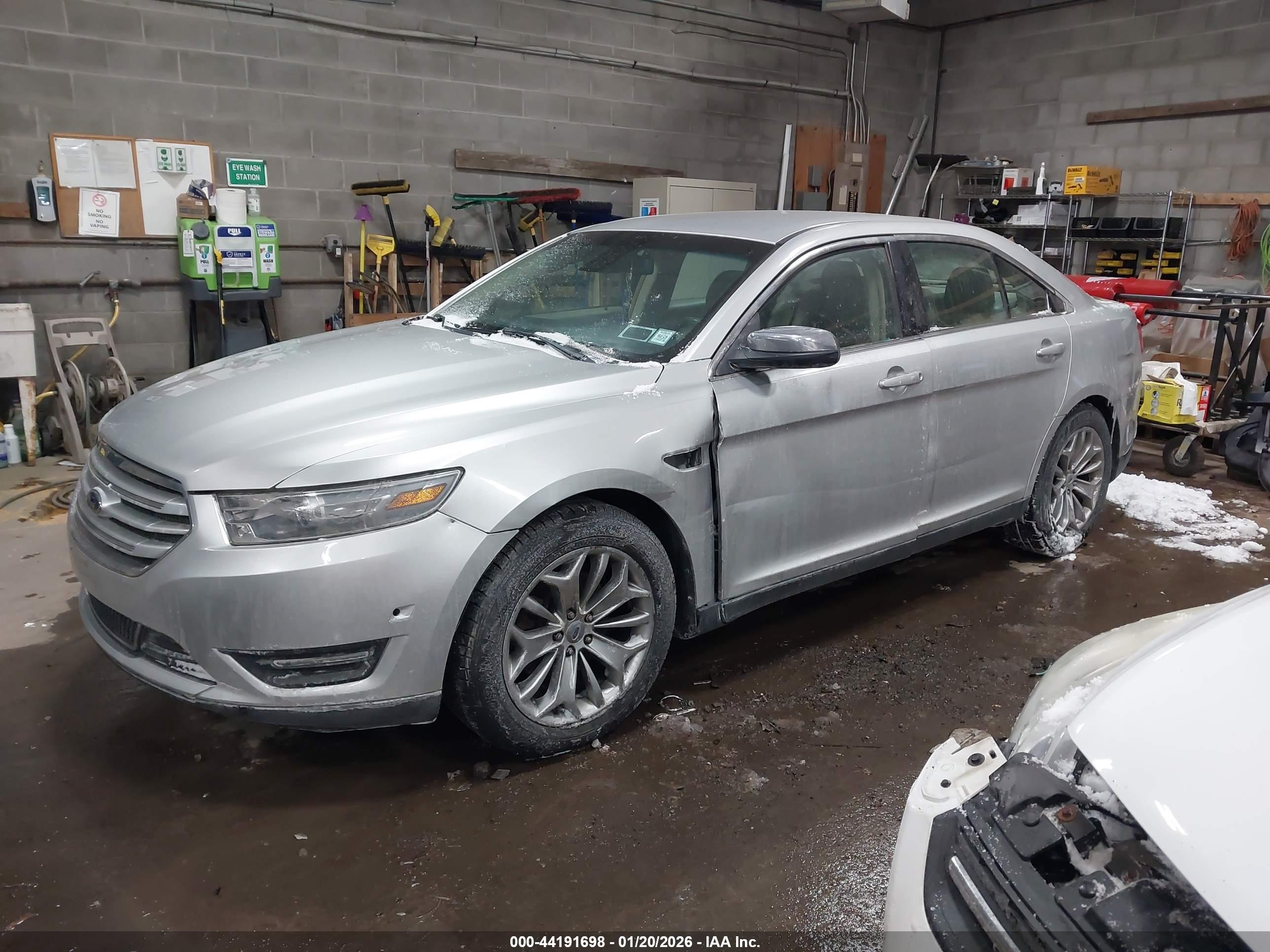 FORD TAURUS image 2