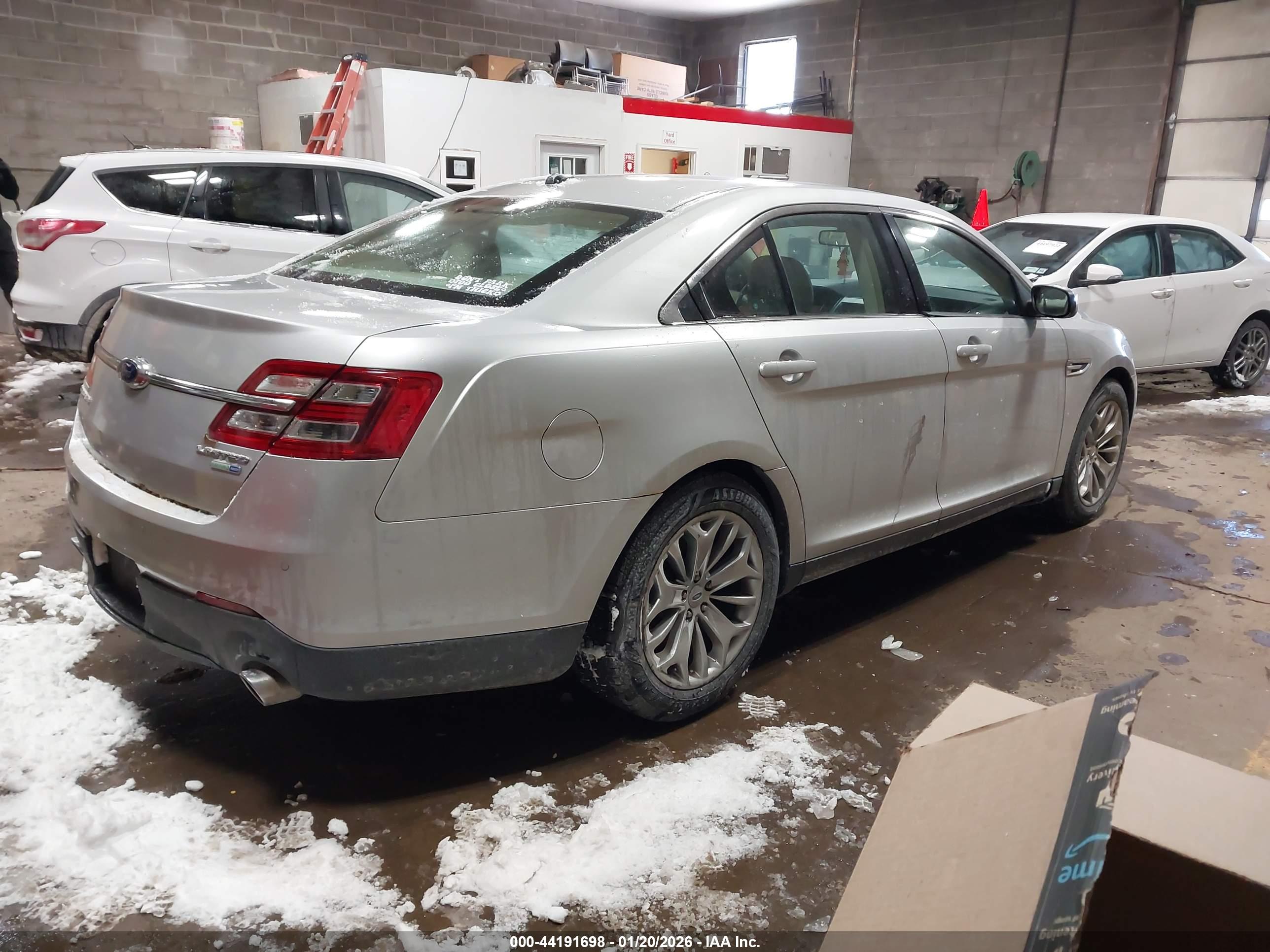 FORD TAURUS image 4