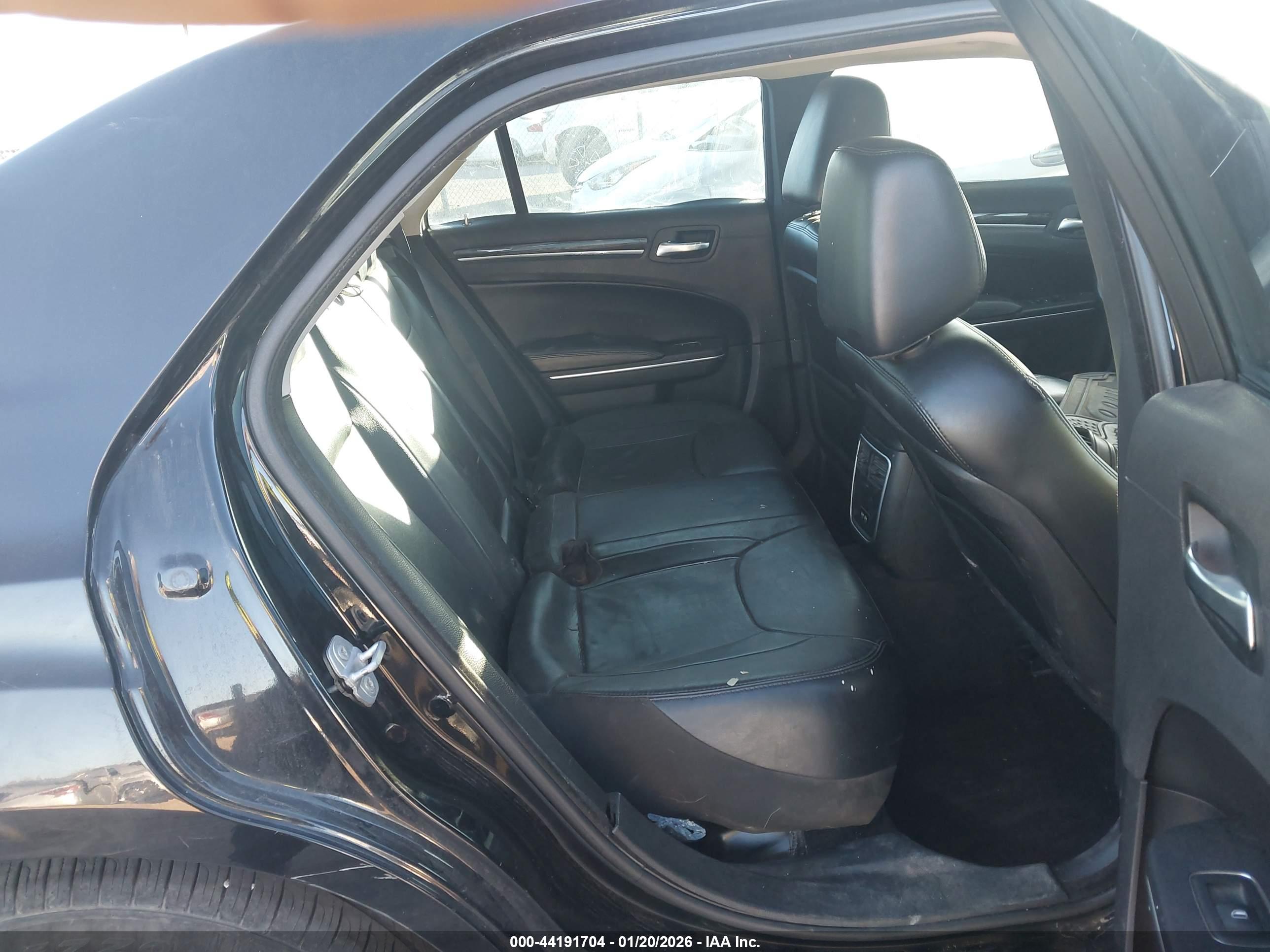 CHRYSLER 300 image 8