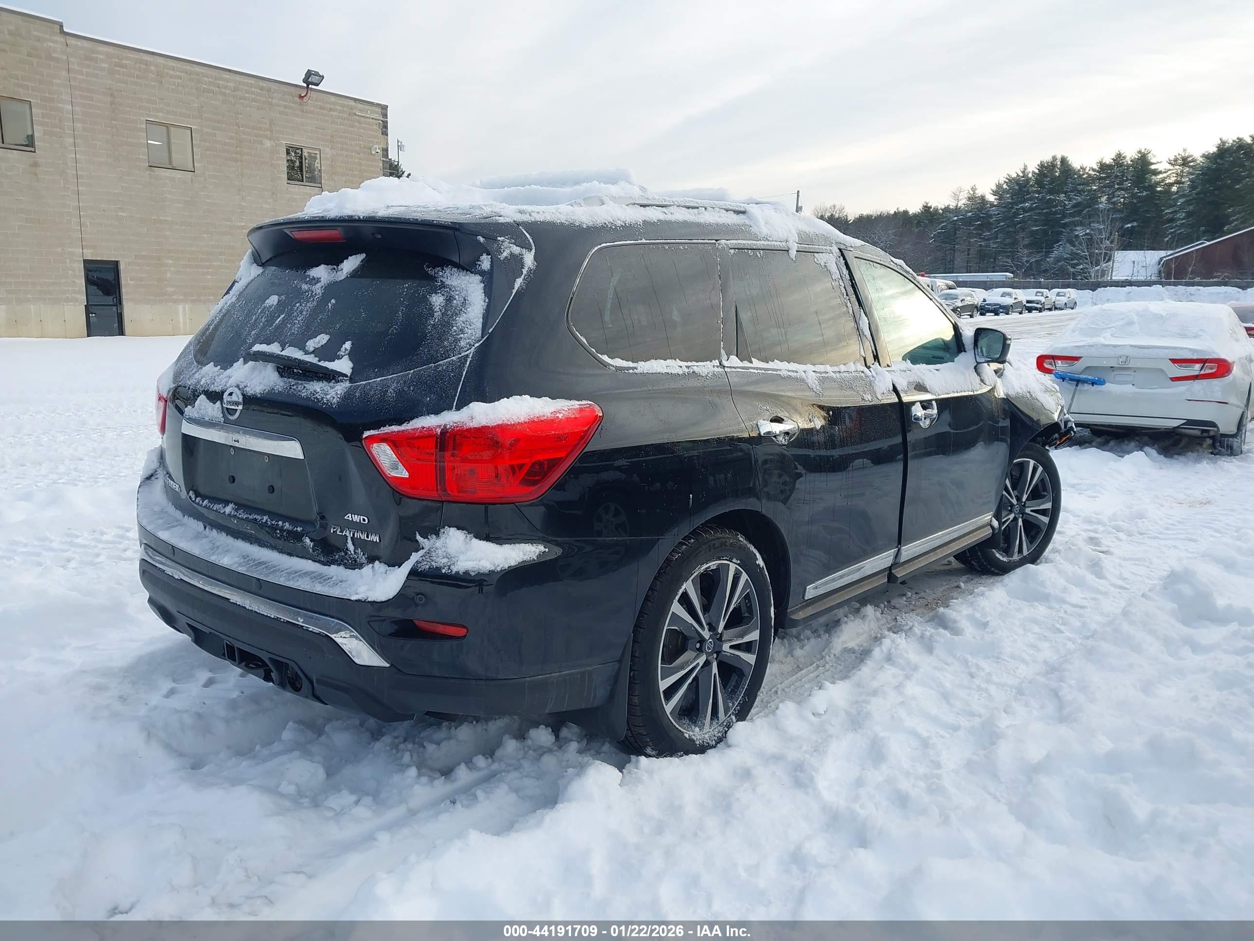 NISSAN PATHFINDER image 4