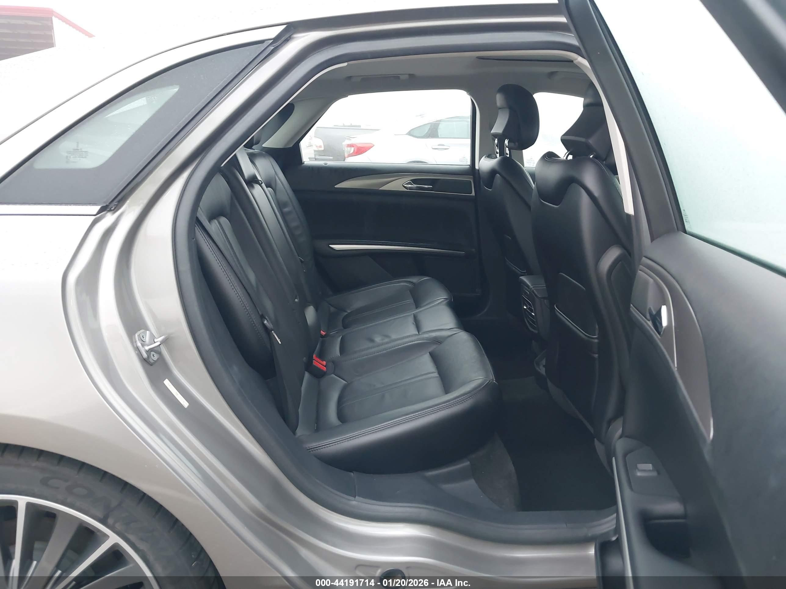 LINCOLN MKZ image 8