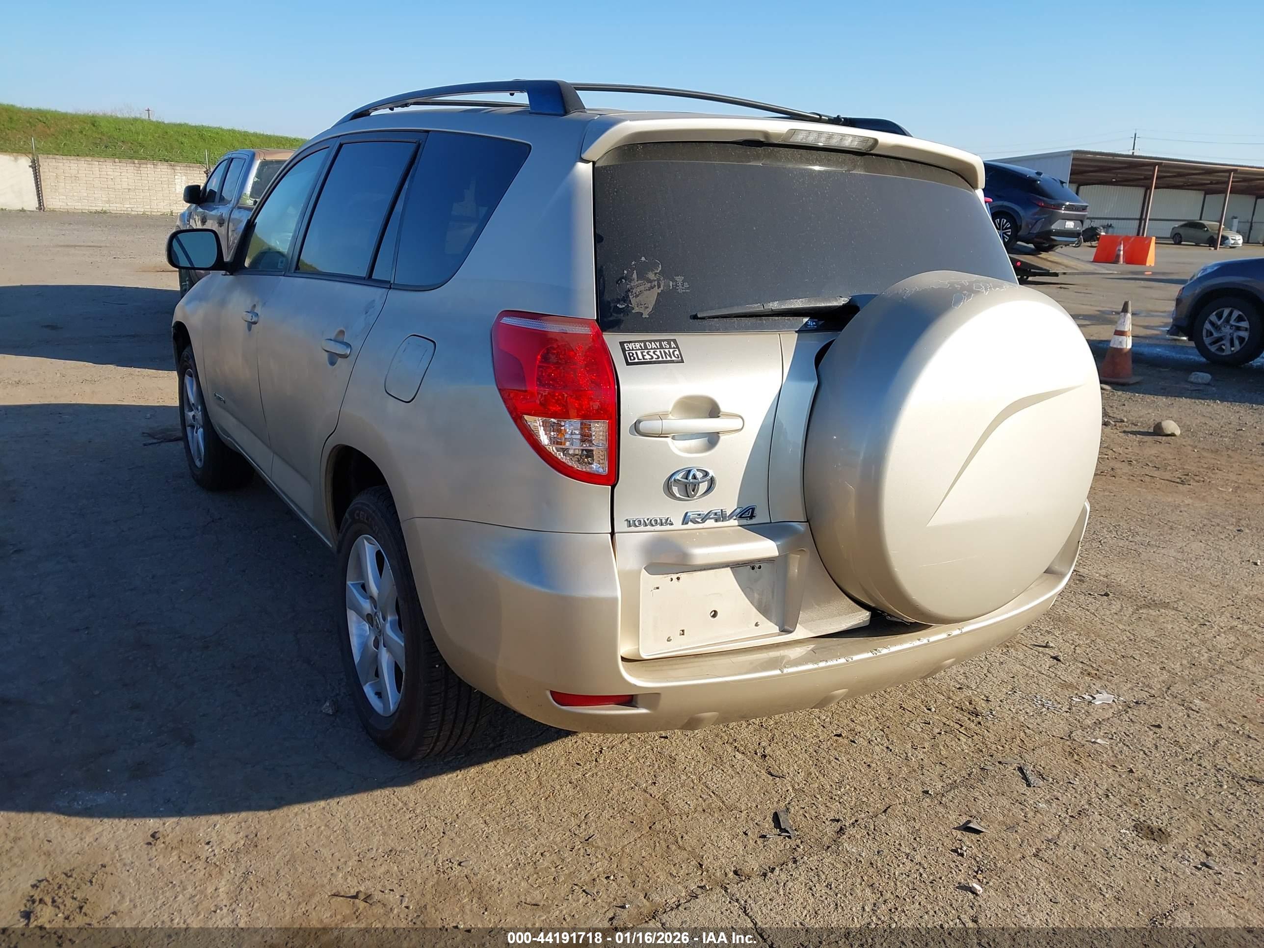 TOYOTA RAV4 image 3
