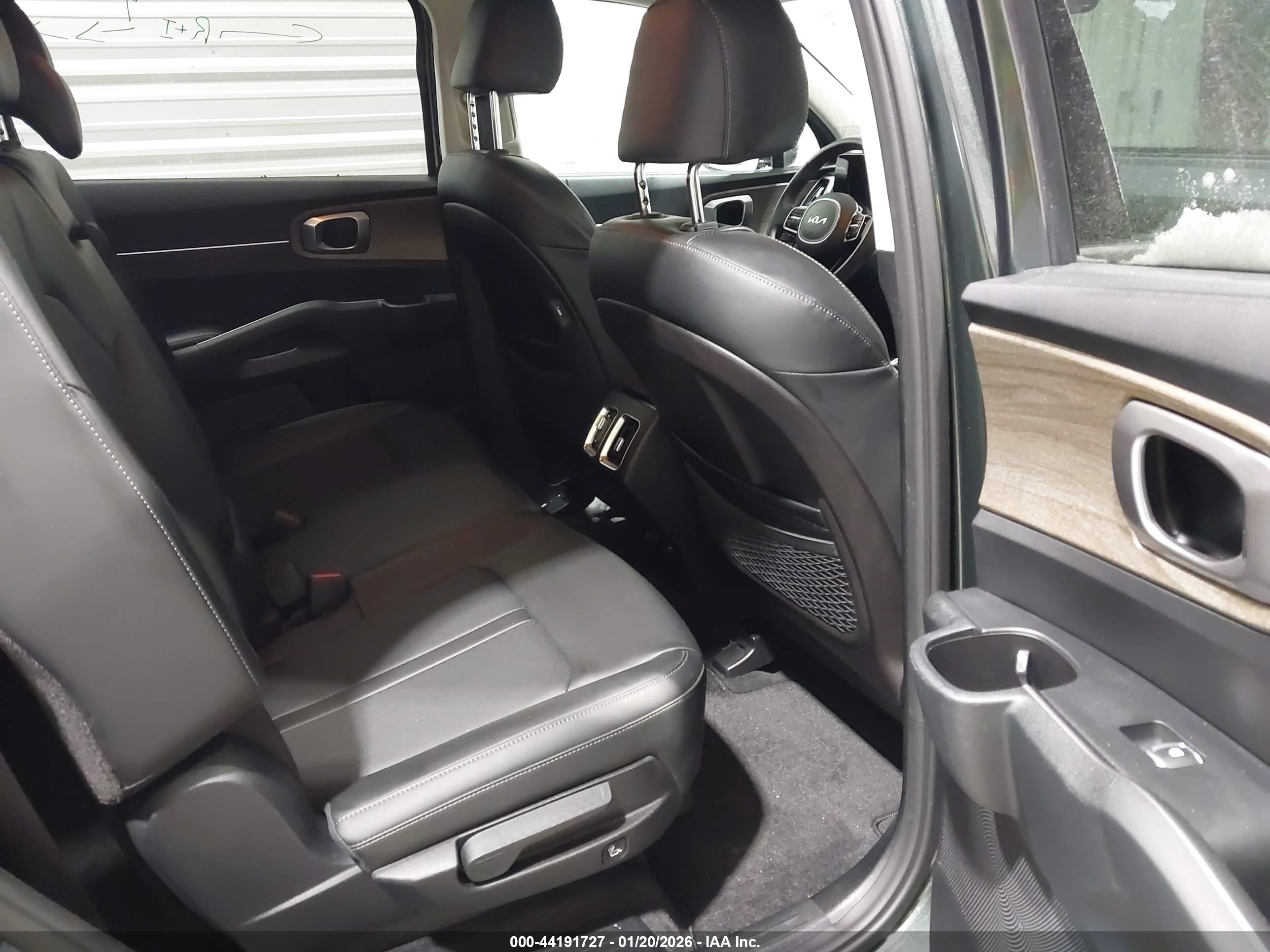 KIA SORENTO image 8