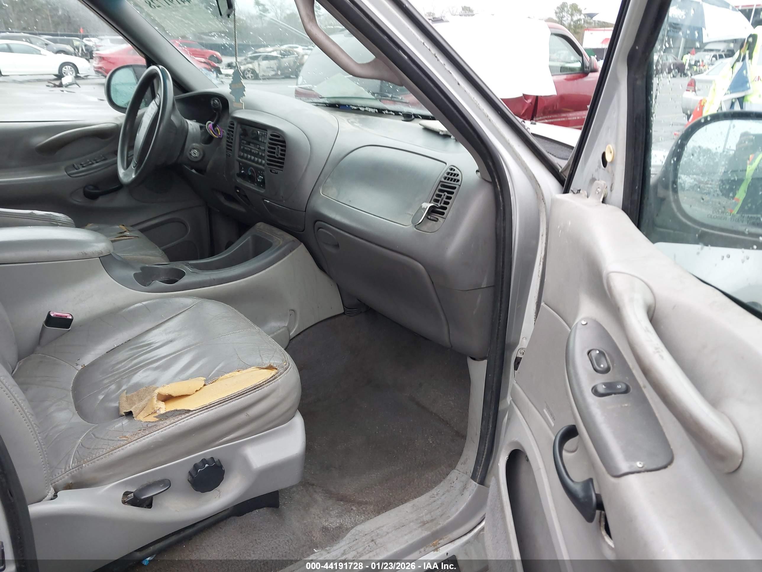 FORD EXPEDITION image 5
