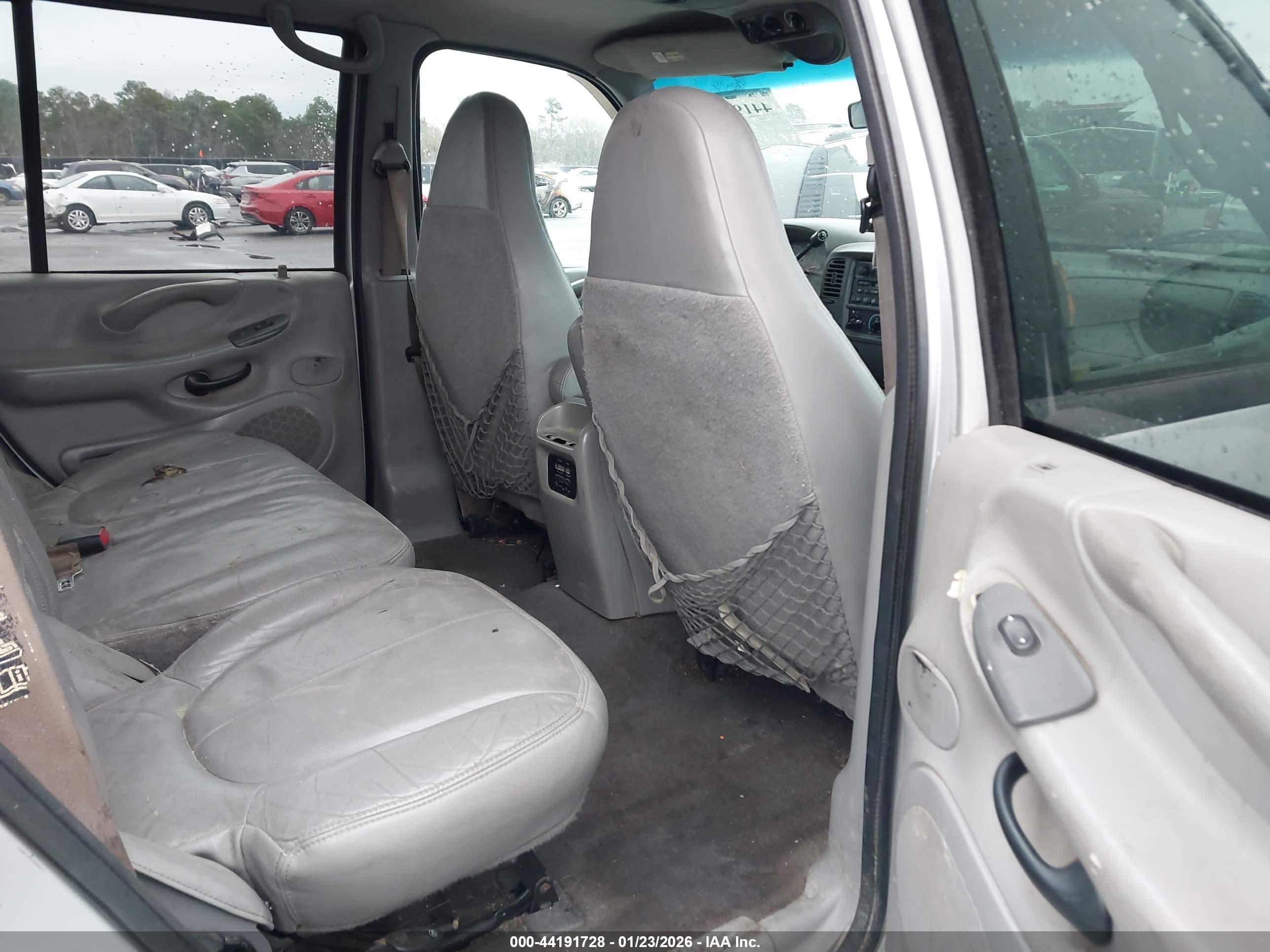 FORD EXPEDITION image 8