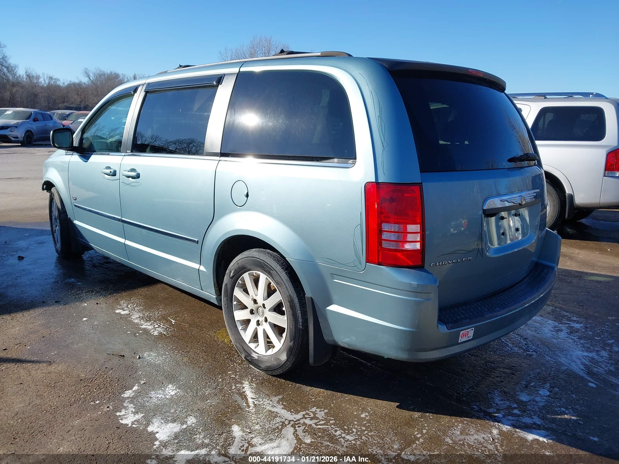 CHRYSLER TOWN image 3
