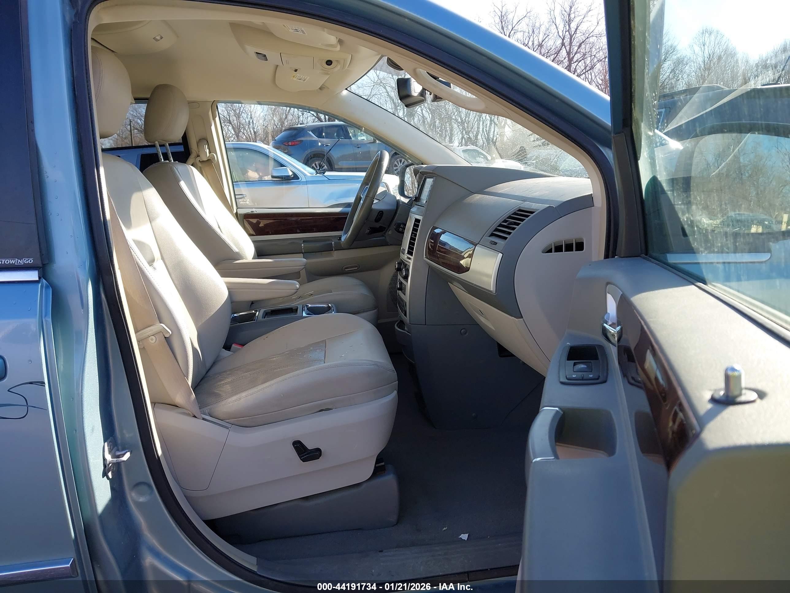 CHRYSLER TOWN image 5