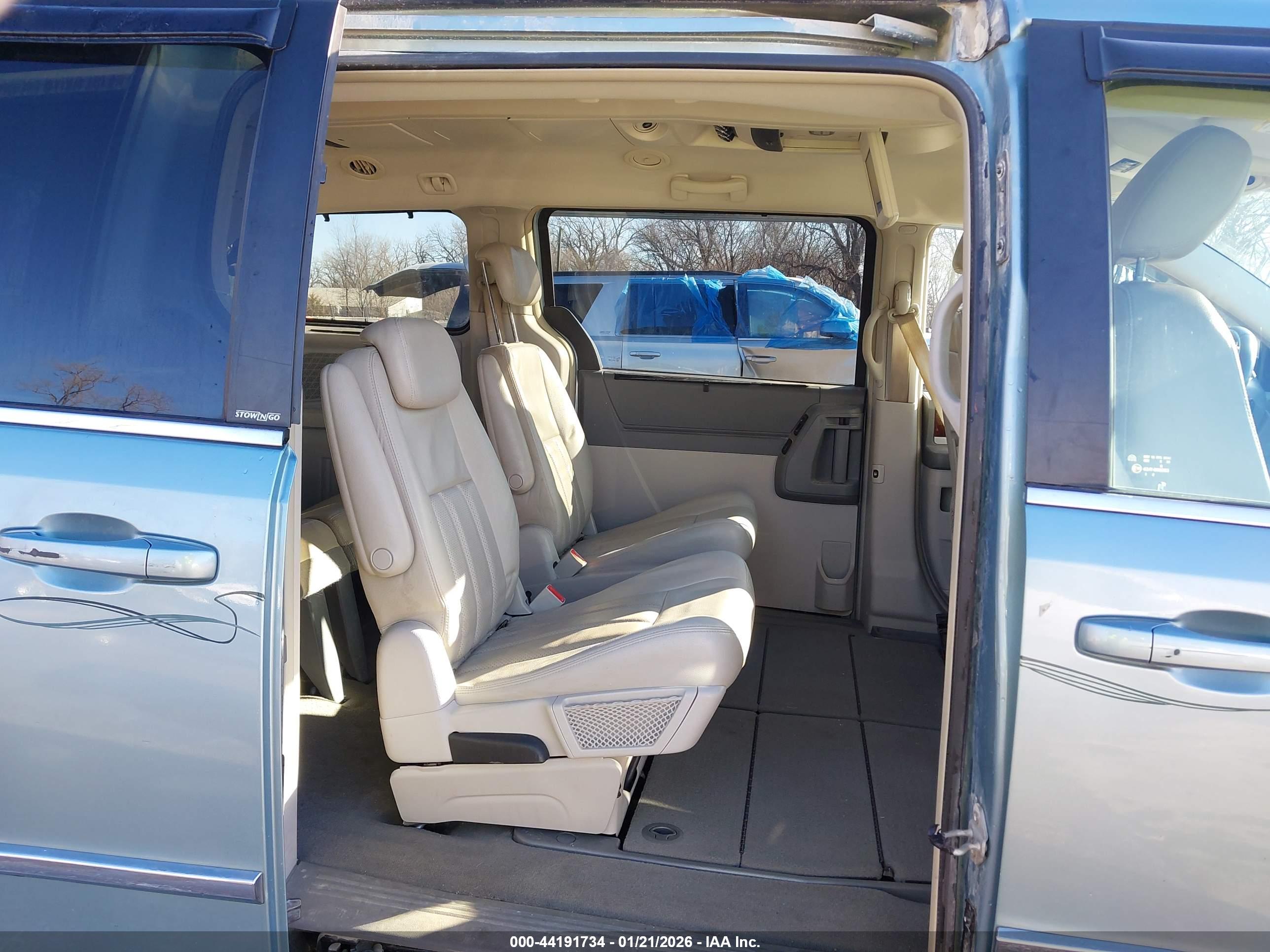 CHRYSLER TOWN image 8