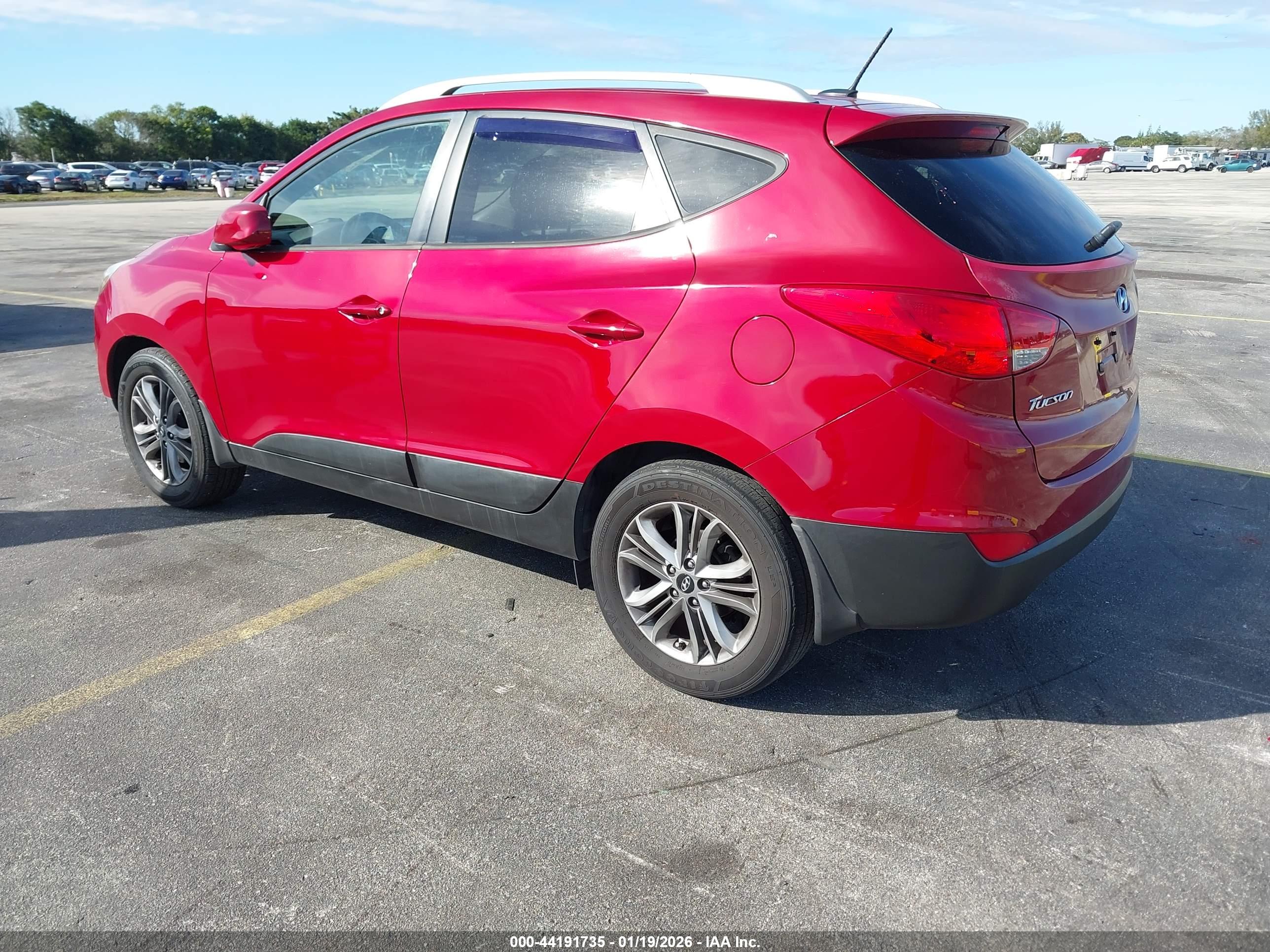 HYUNDAI TUCSON image 3