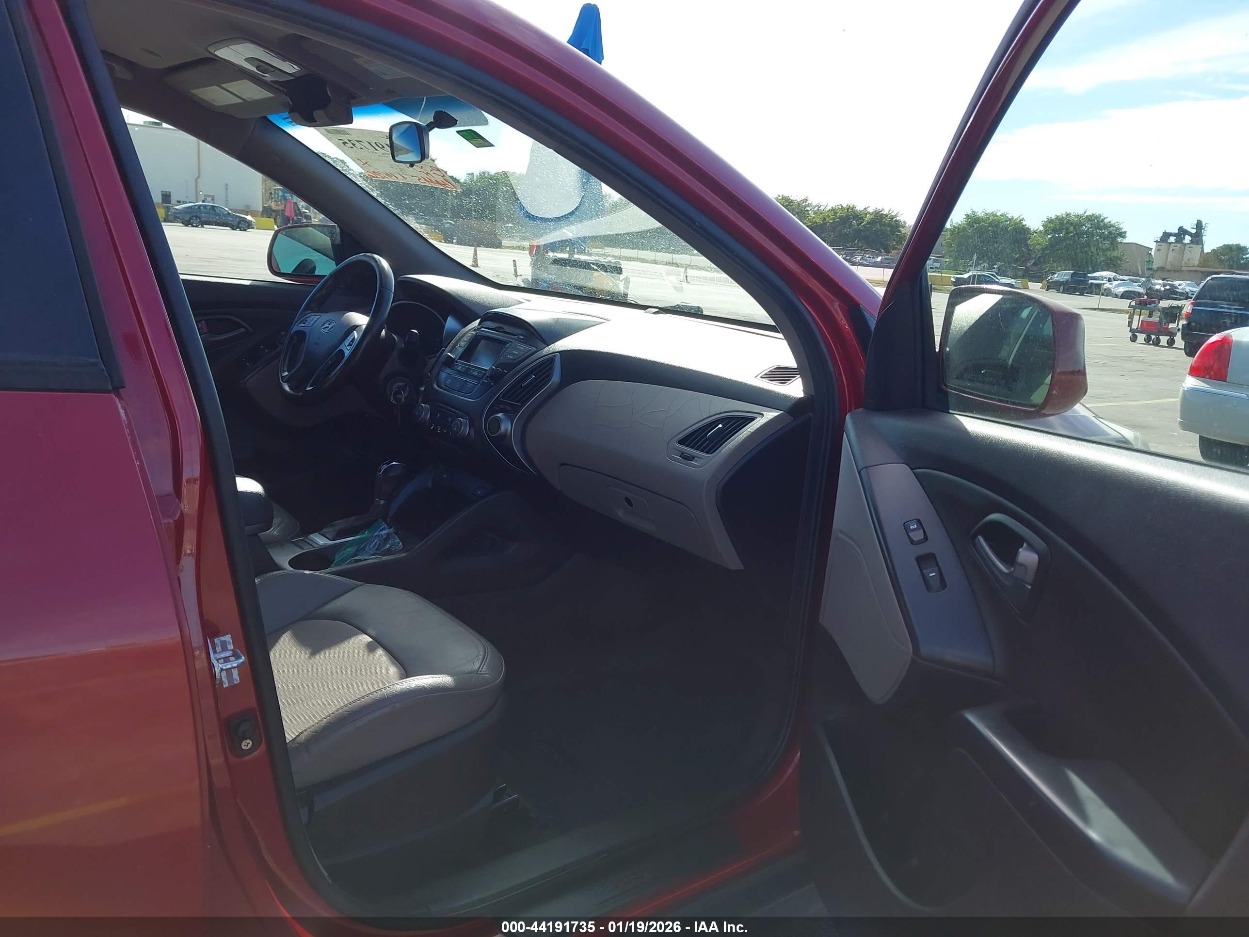 HYUNDAI TUCSON image 5