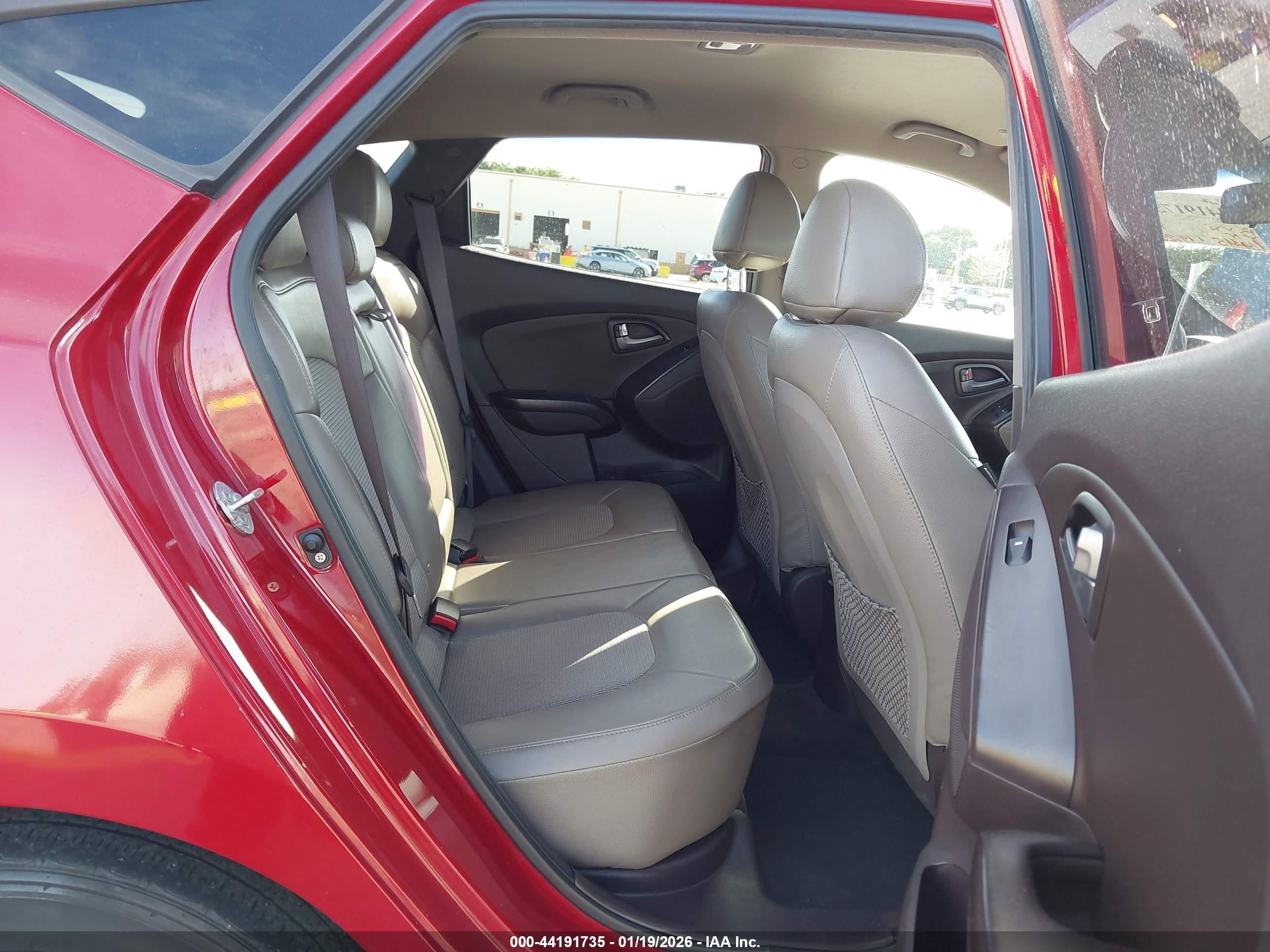 HYUNDAI TUCSON image 8