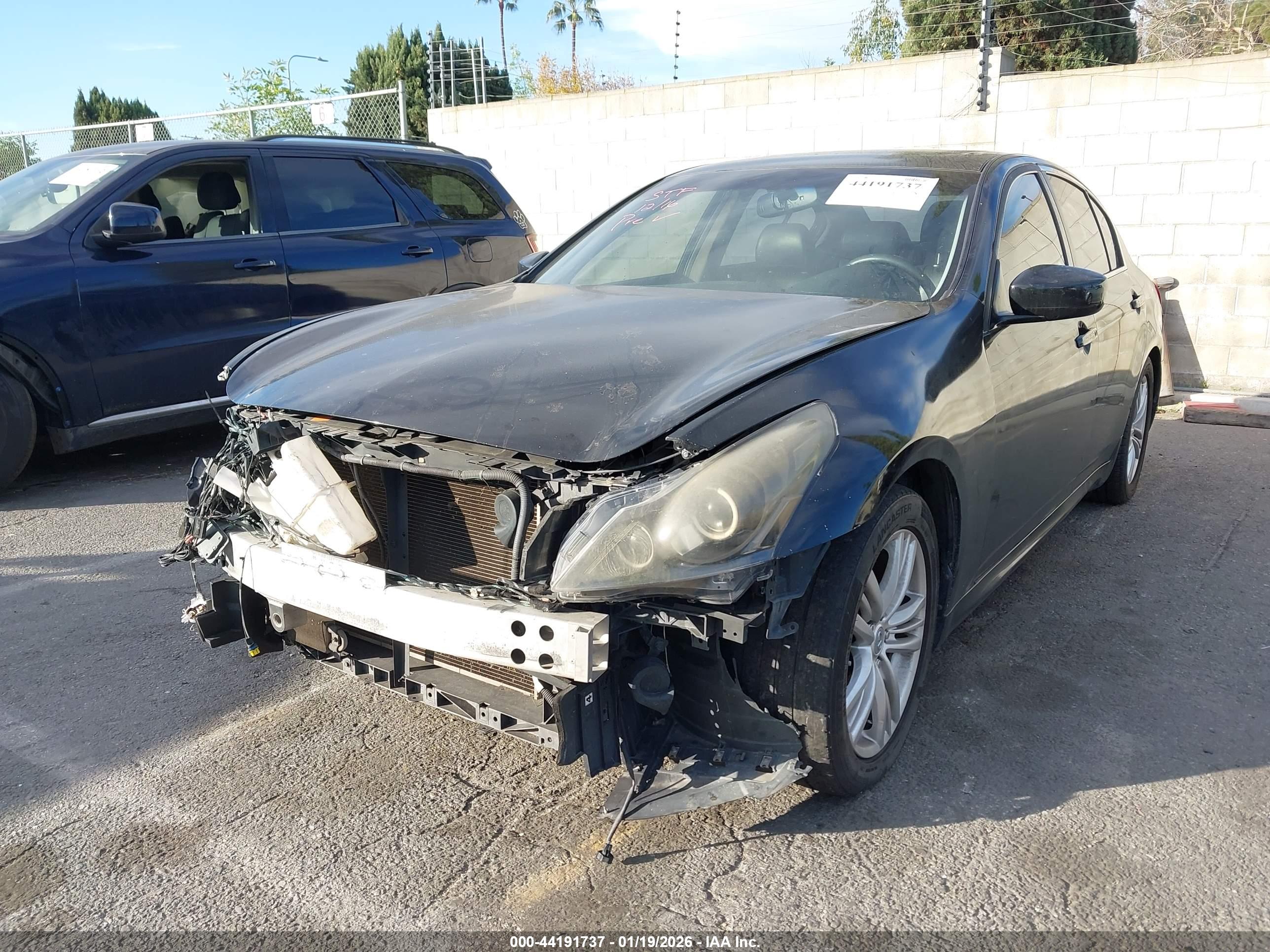 INFINITI G37 image 2