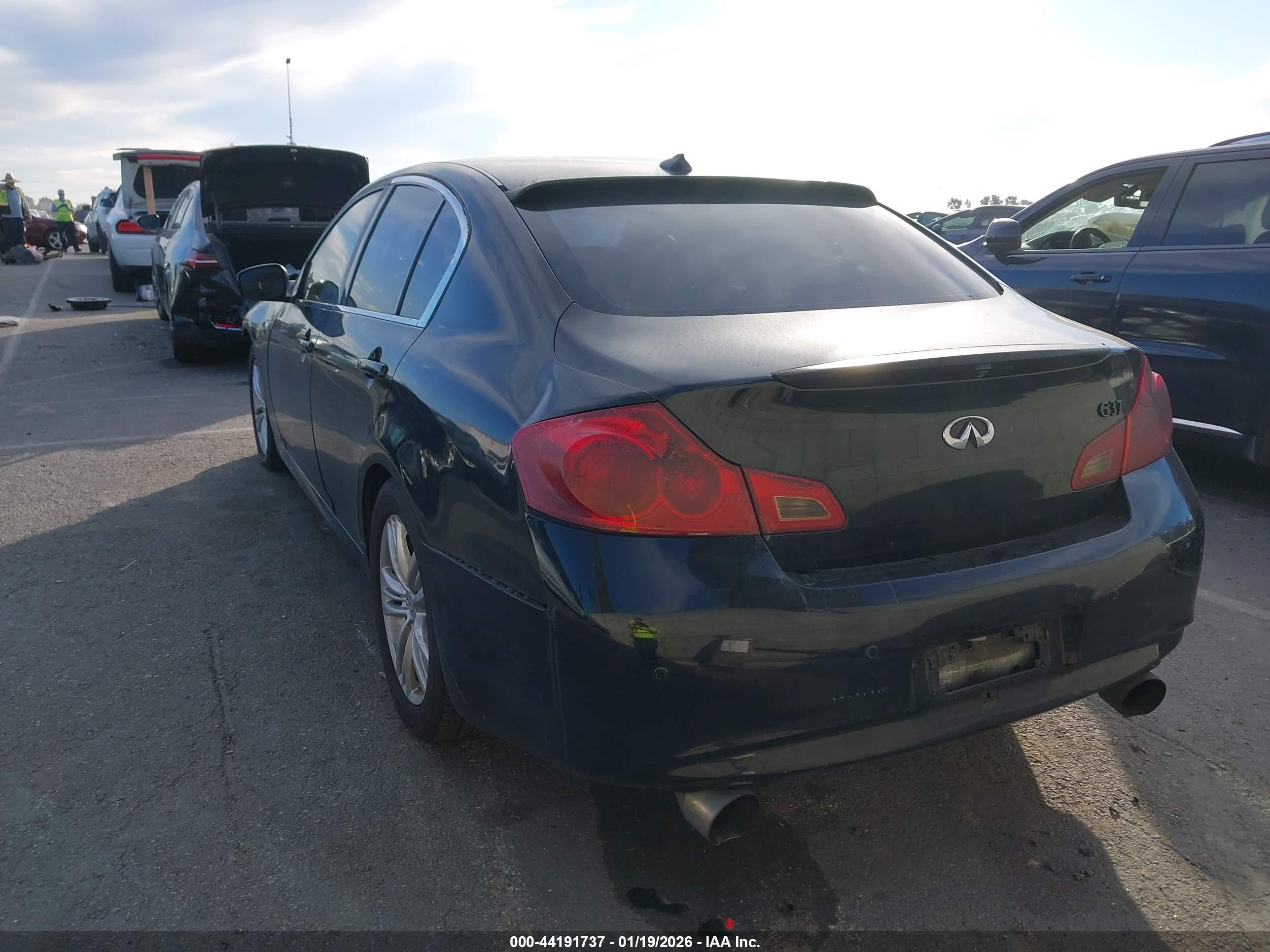 INFINITI G37 image 3