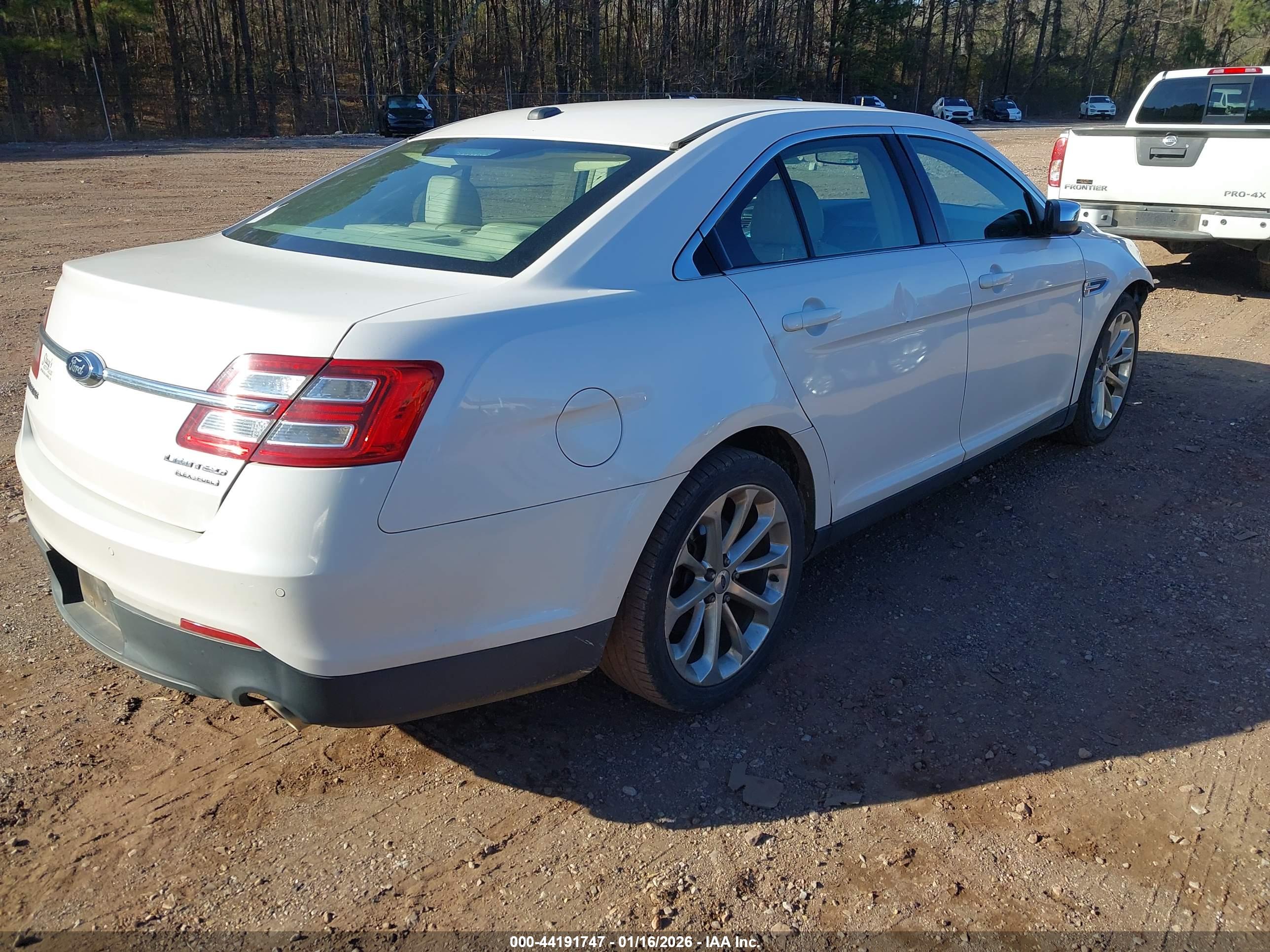 FORD TAURUS image 4