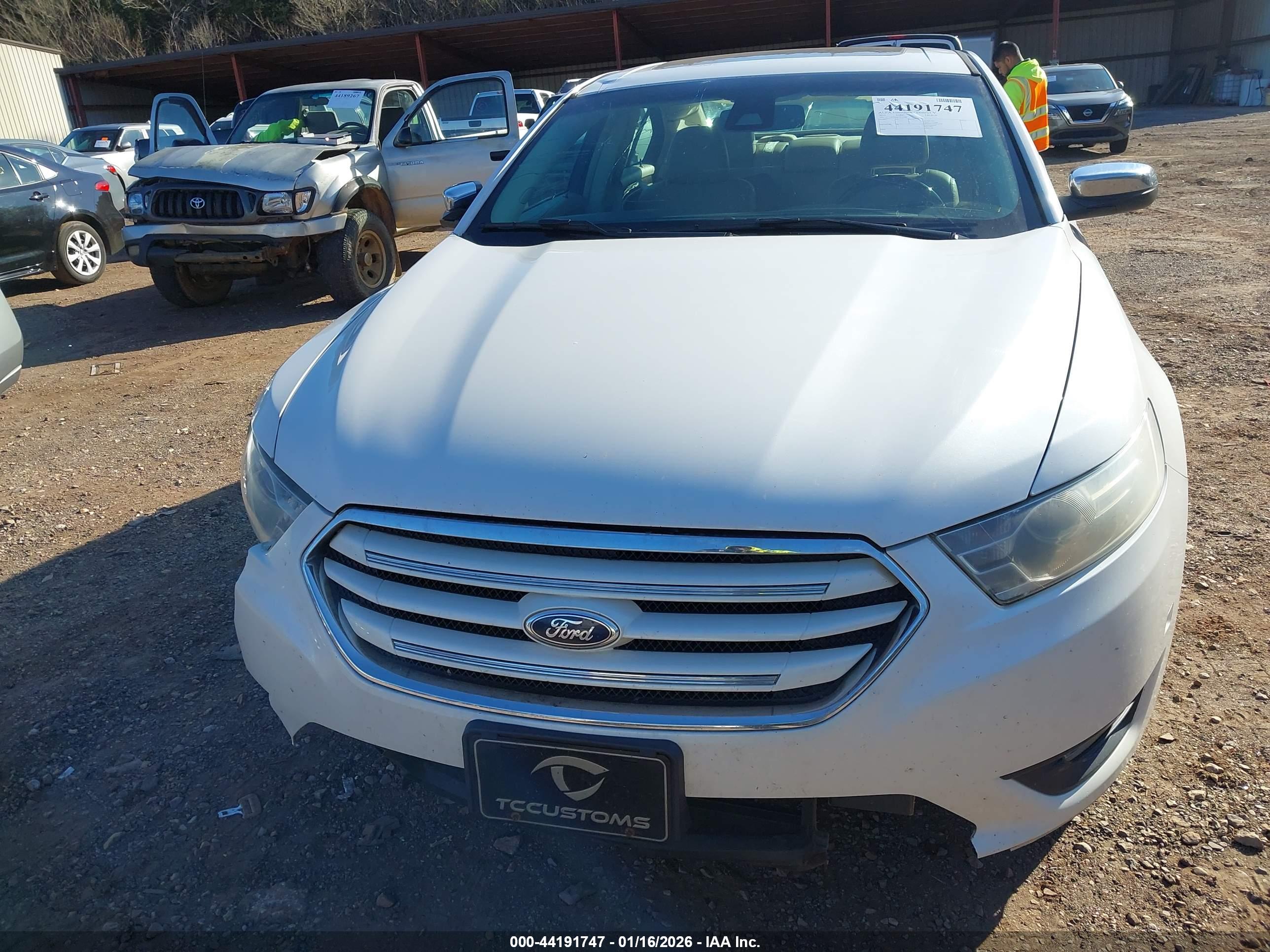 FORD TAURUS image 6