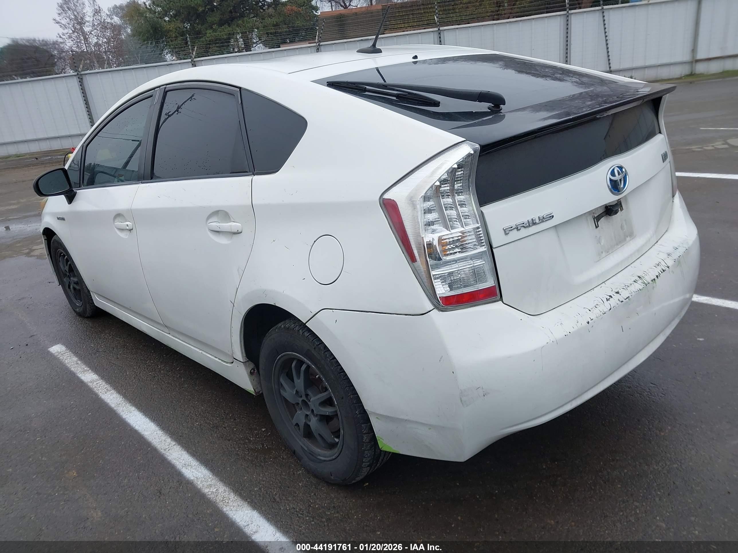 TOYOTA PRIUS image 3