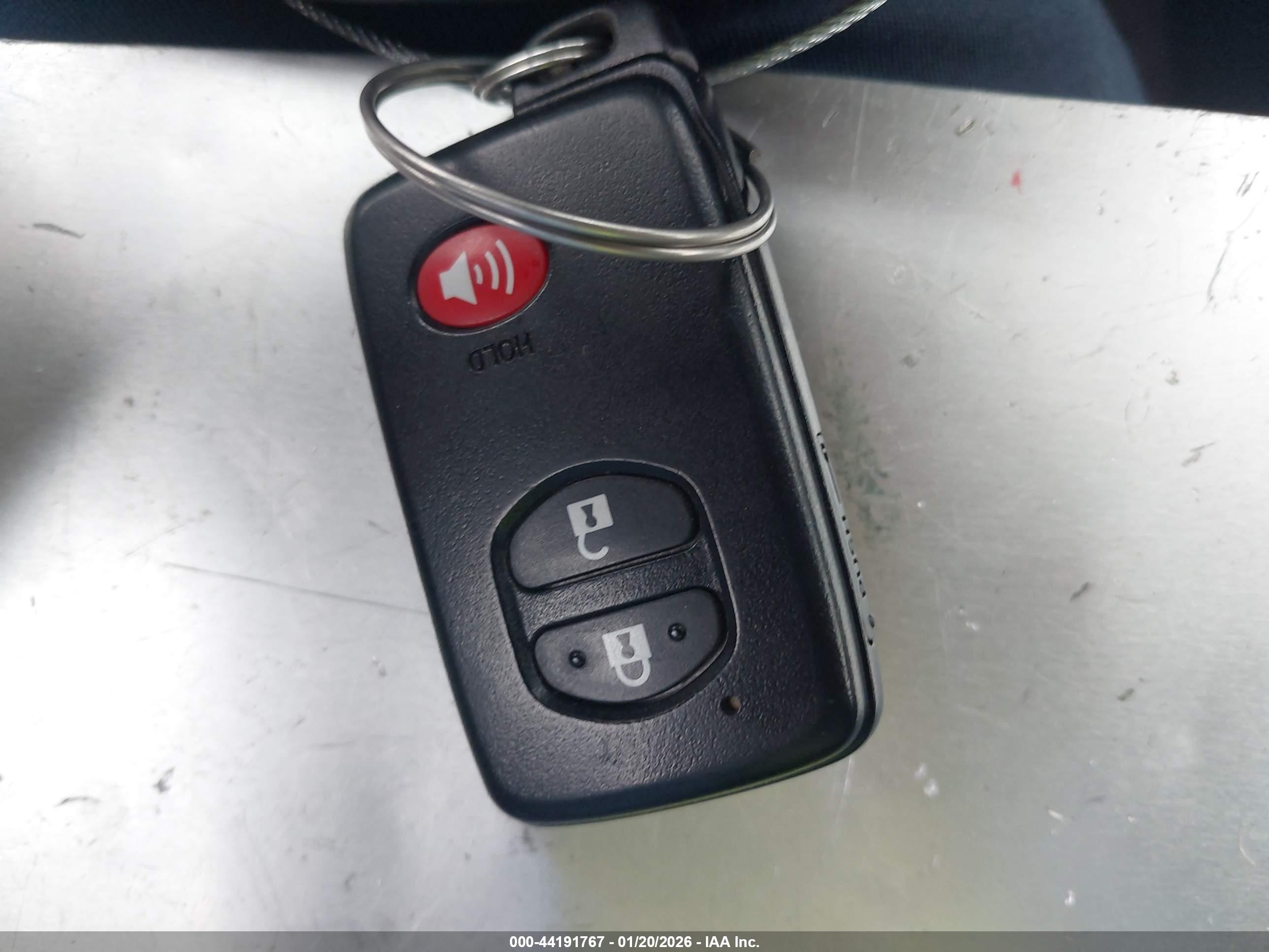 TOYOTA PRIUS image 11