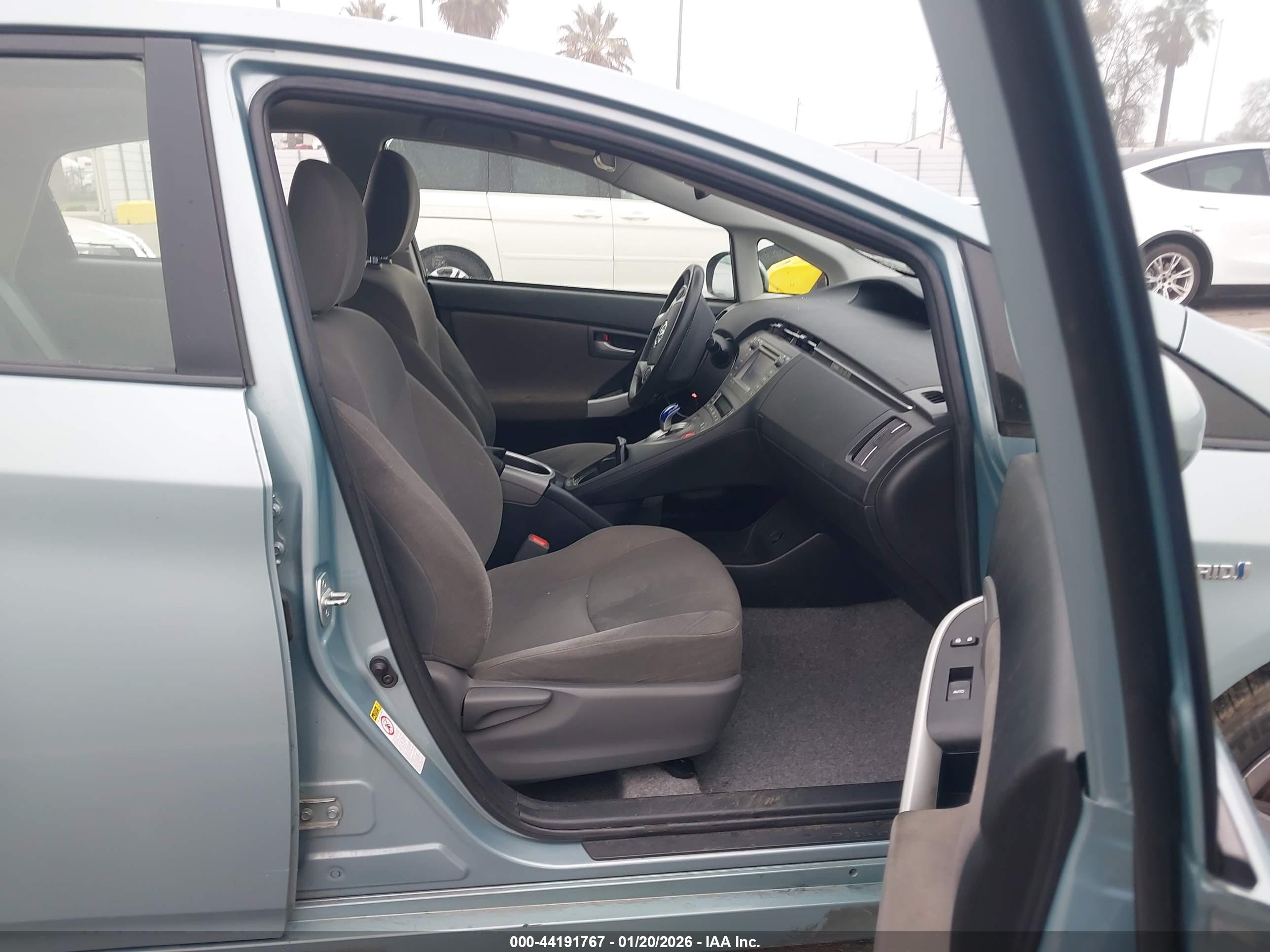 TOYOTA PRIUS image 5