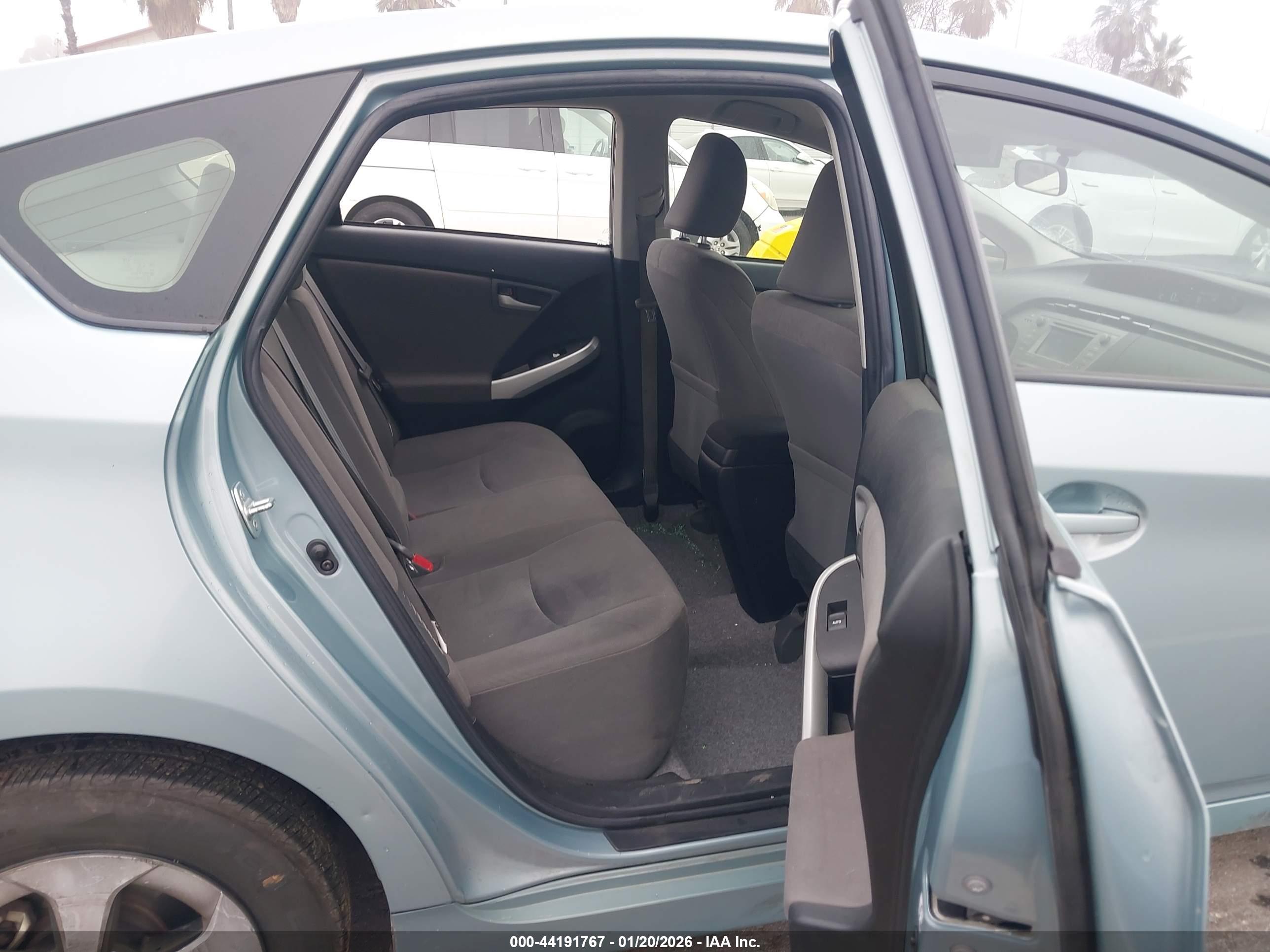 TOYOTA PRIUS image 8
