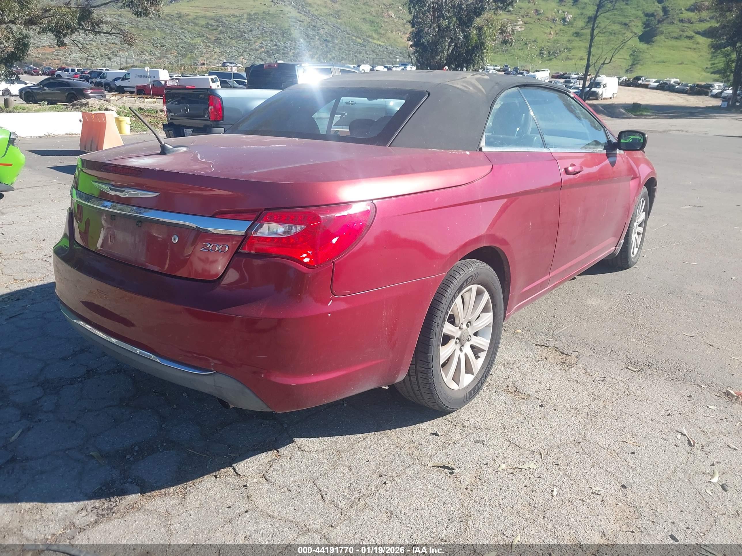 CHRYSLER 200 image 4