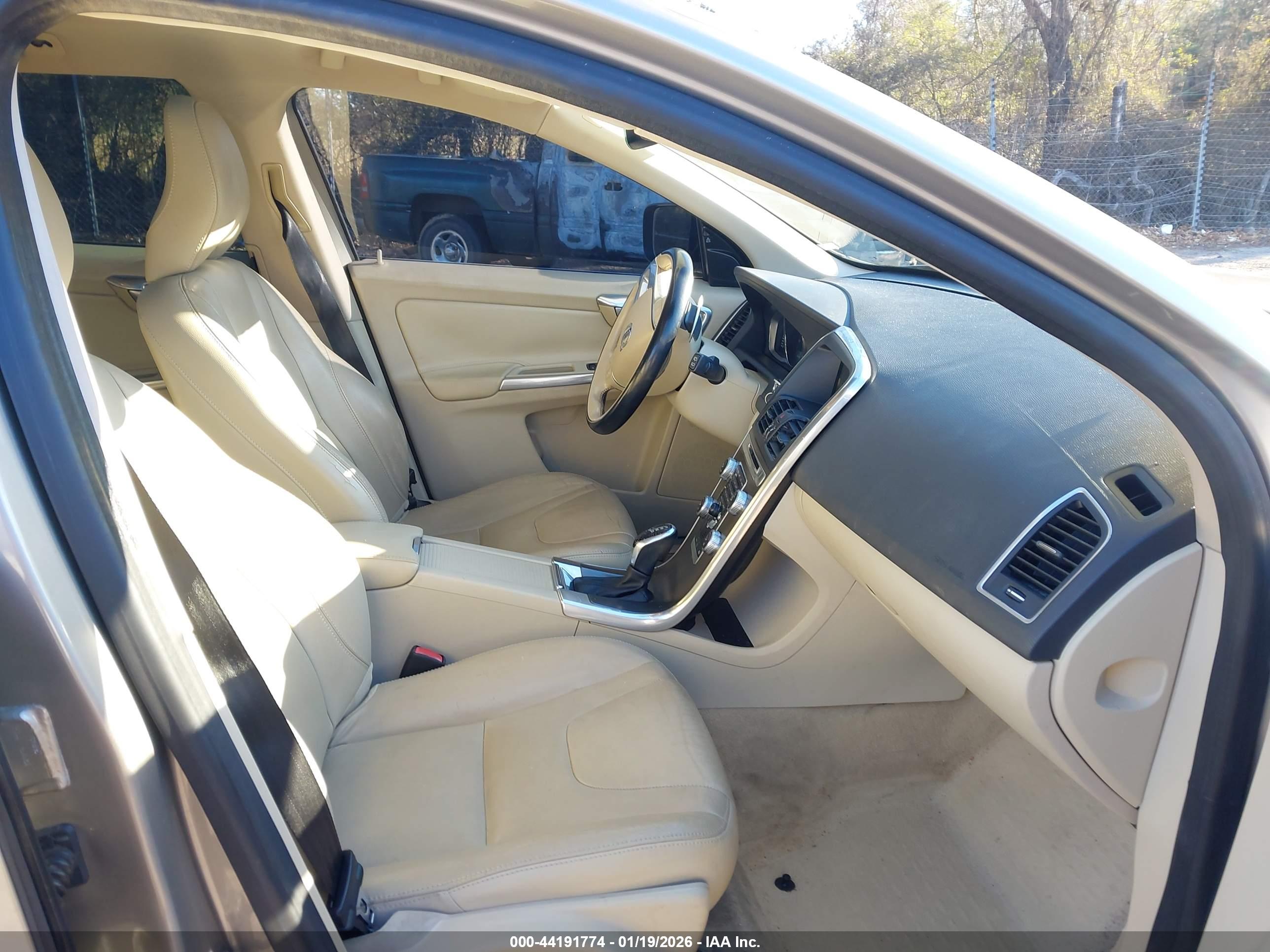 VOLVO XC60 image 5