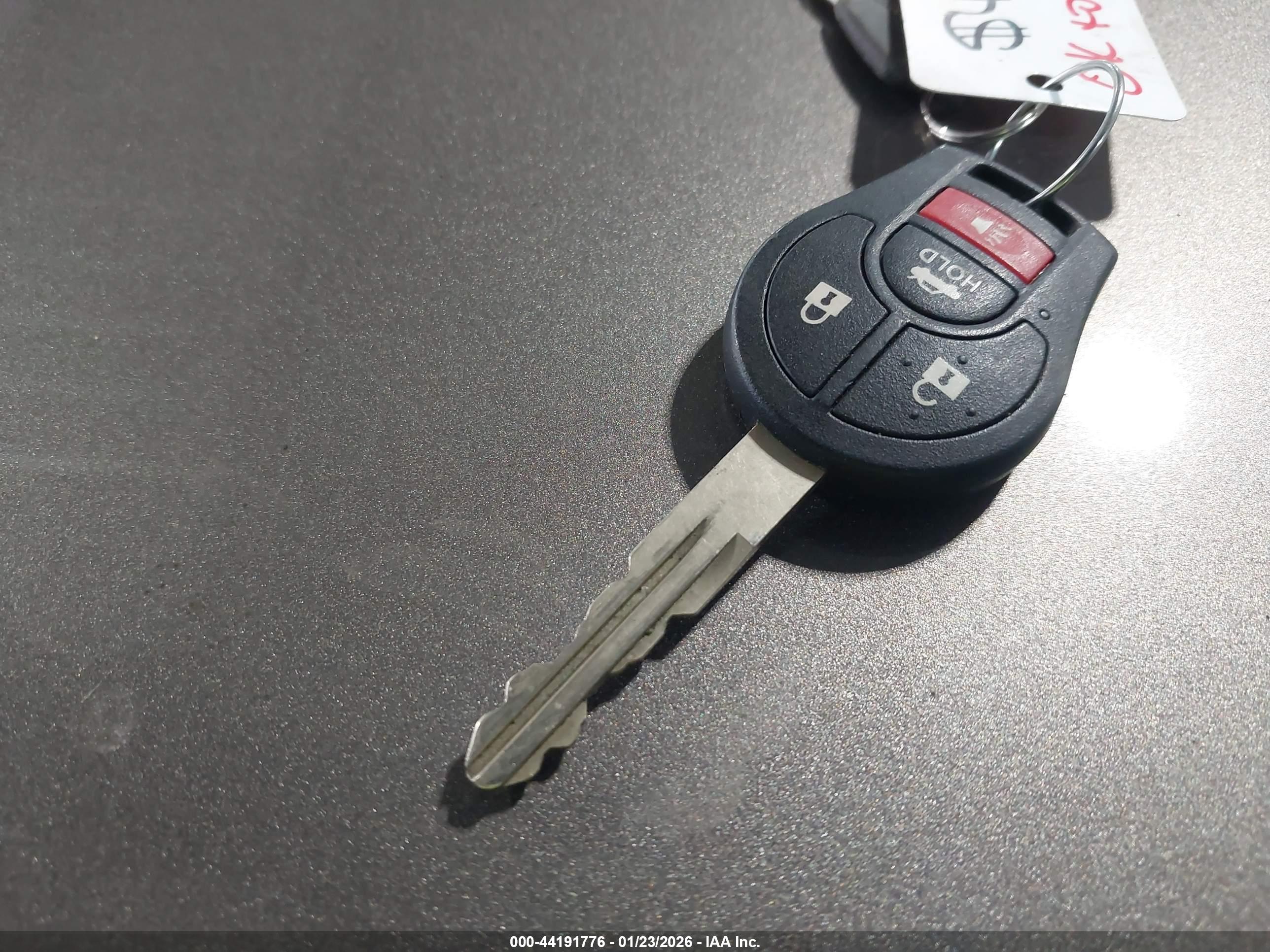 NISSAN VERSA image 11