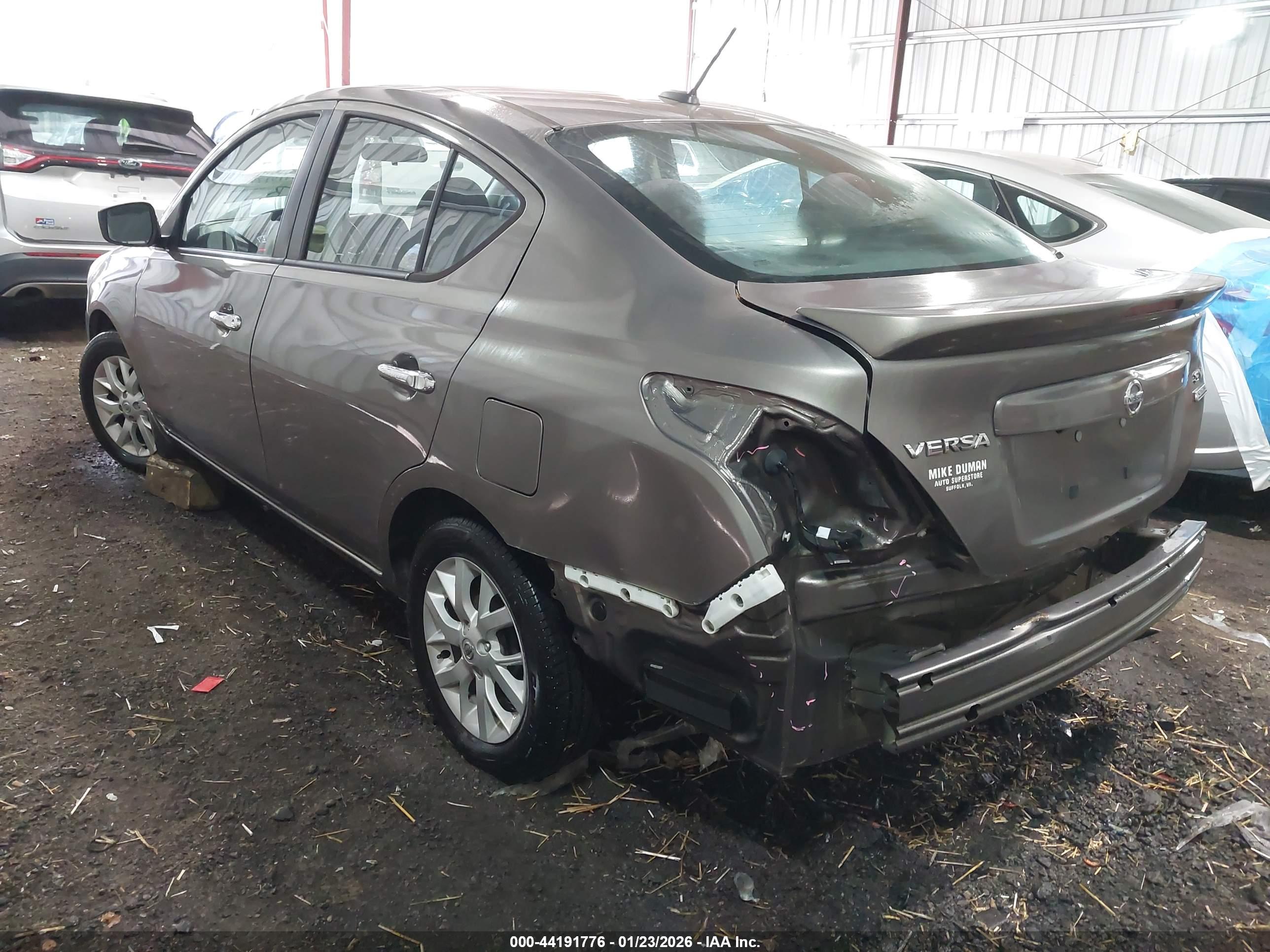 NISSAN VERSA image 3