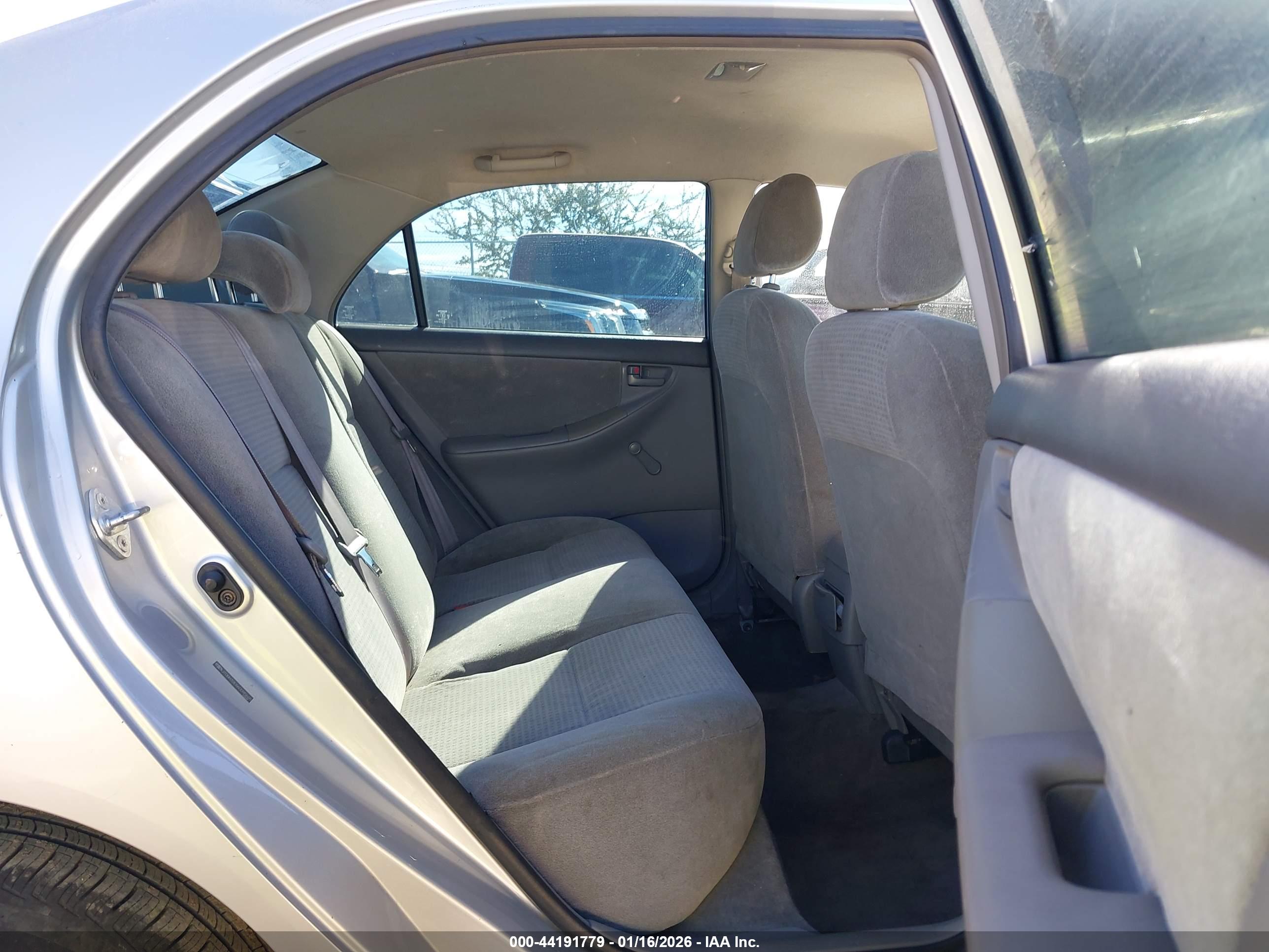 TOYOTA COROLLA image 8