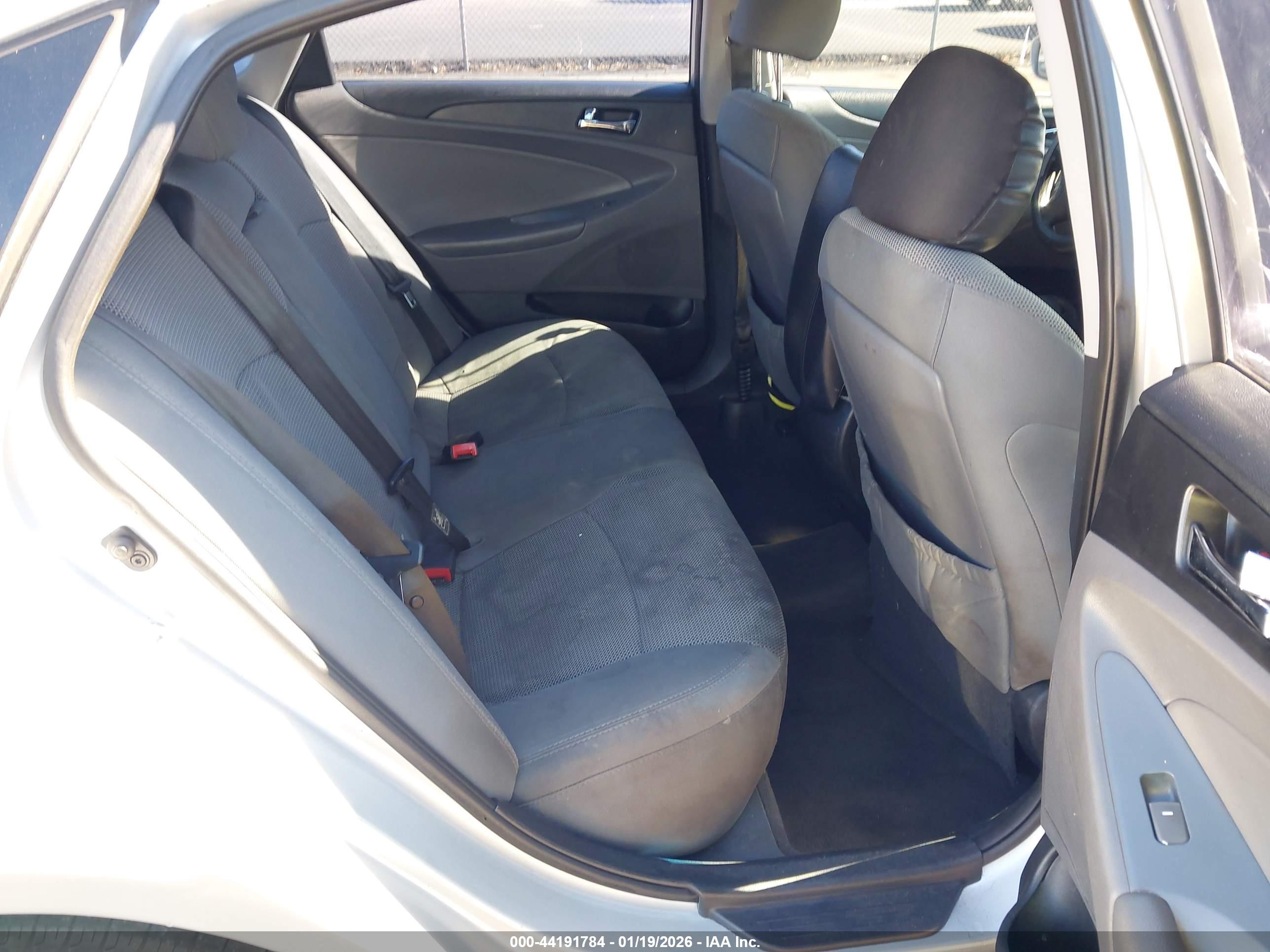HYUNDAI SONATA image 8