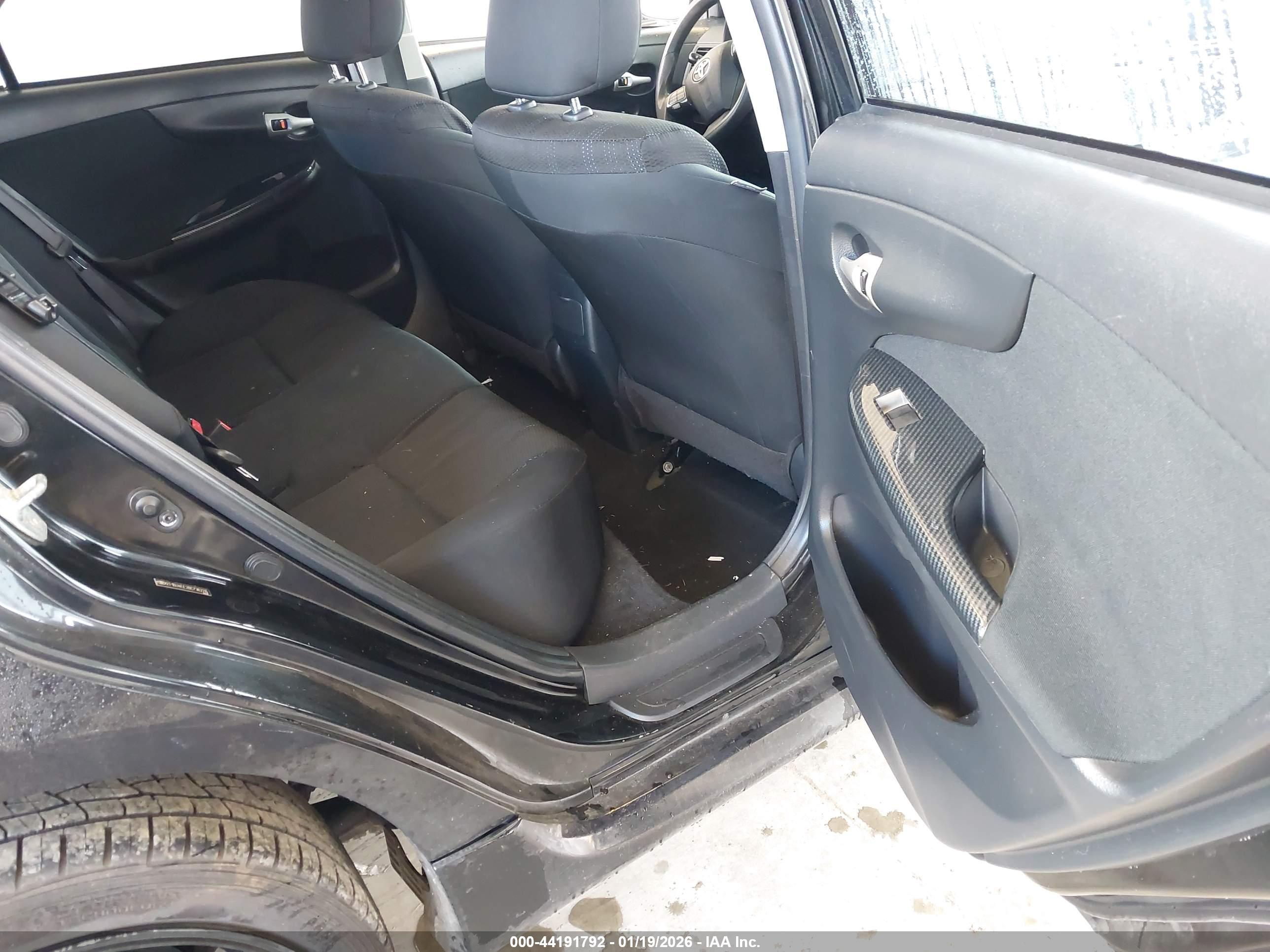 TOYOTA COROLLA image 8