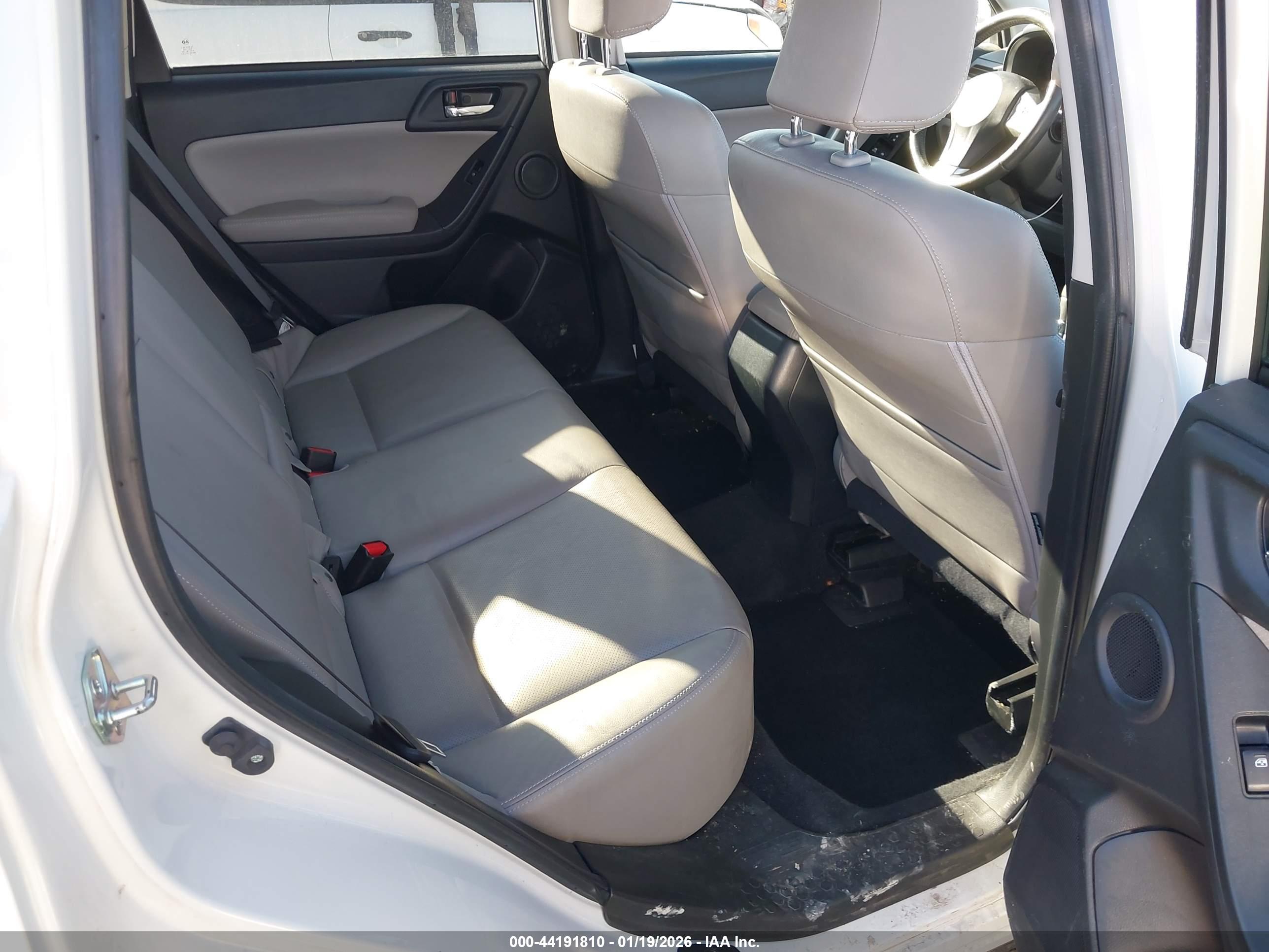 SUBARU FORESTER image 8