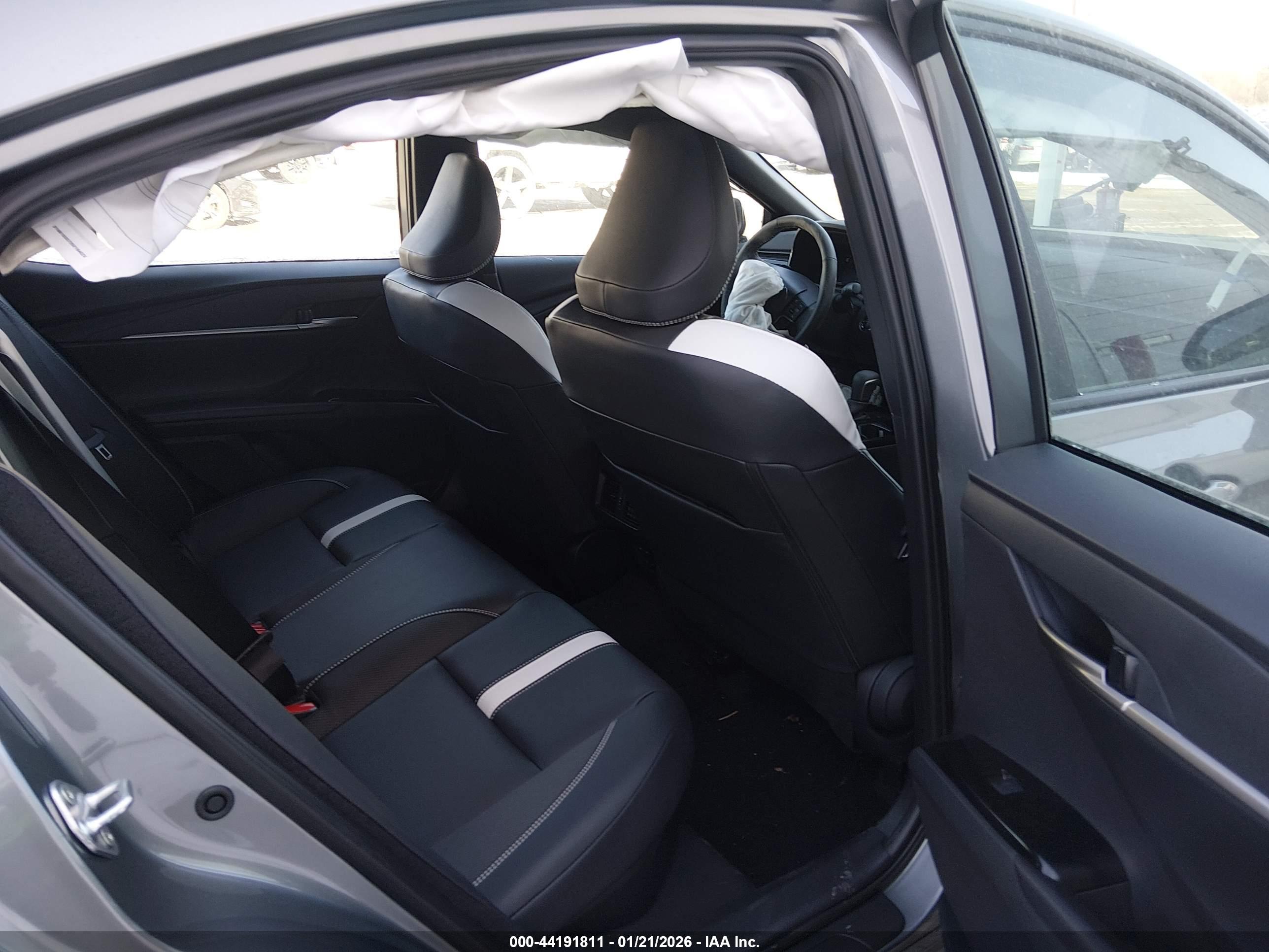 TOYOTA CAMRY image 8