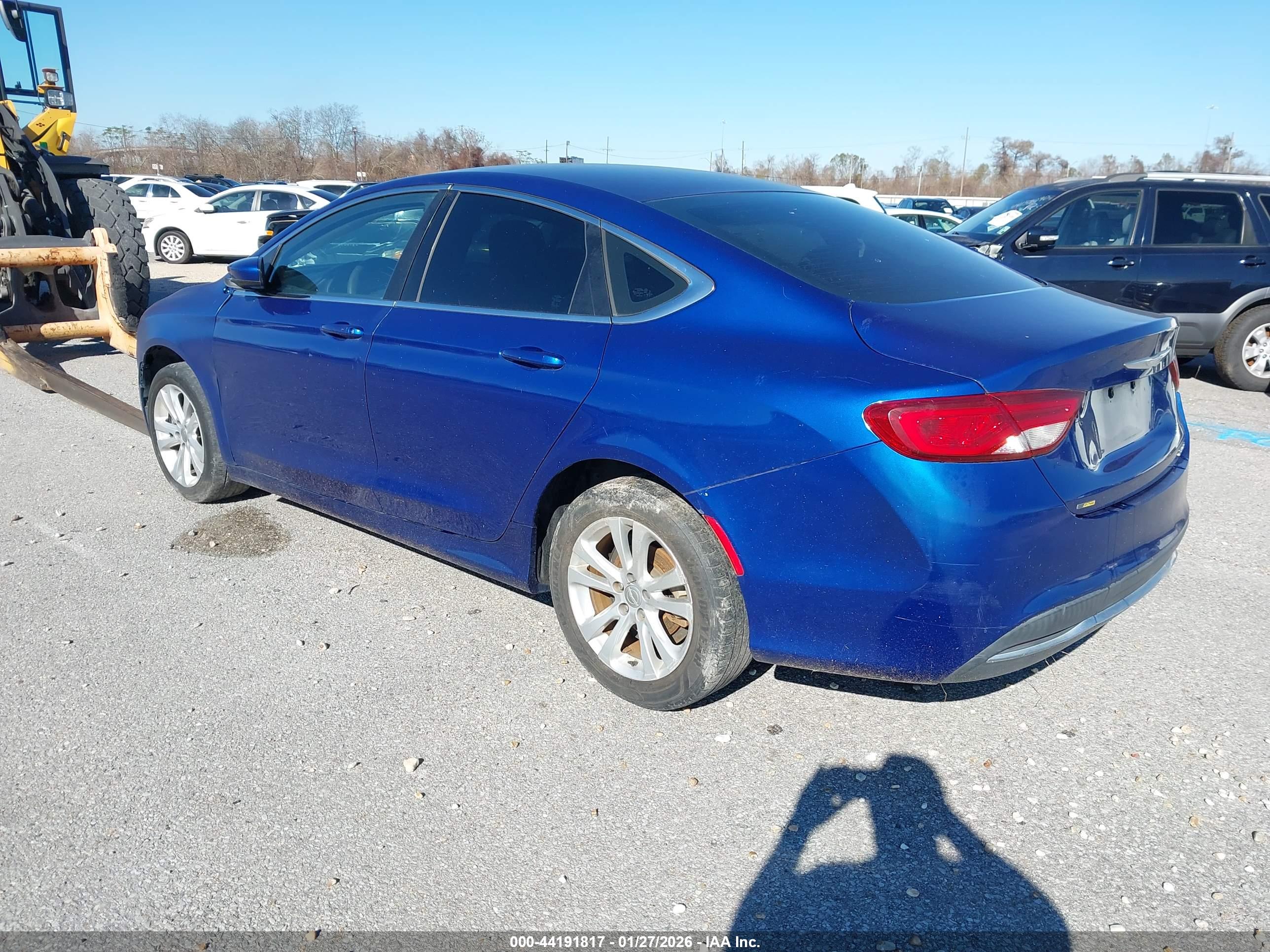 CHRYSLER 200 image 3