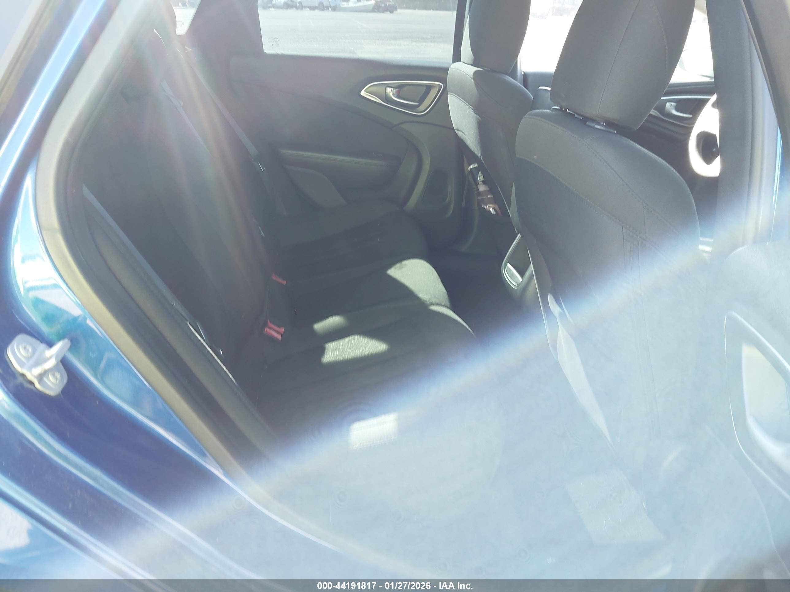 CHRYSLER 200 image 8