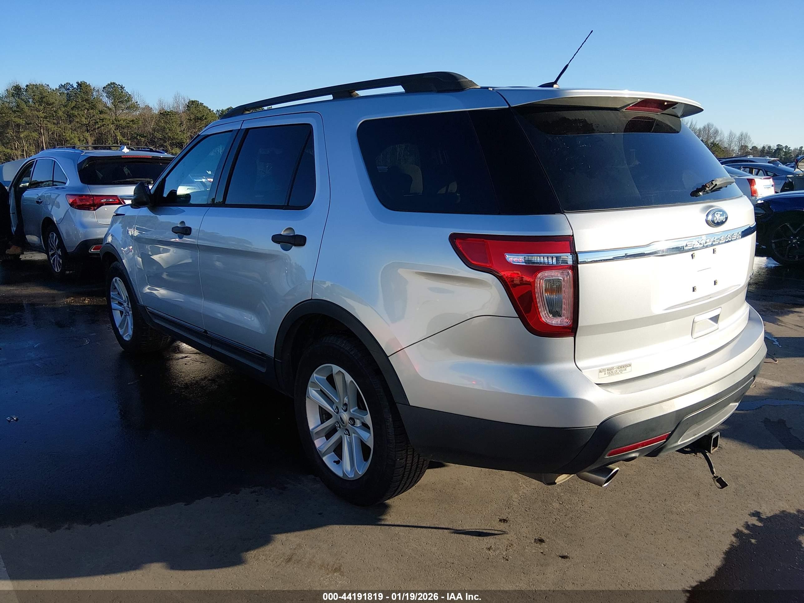 FORD EXPLORER image 3