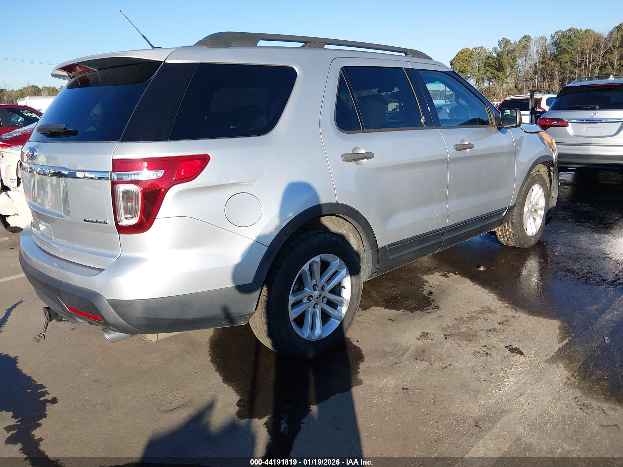 FORD EXPLORER image 4