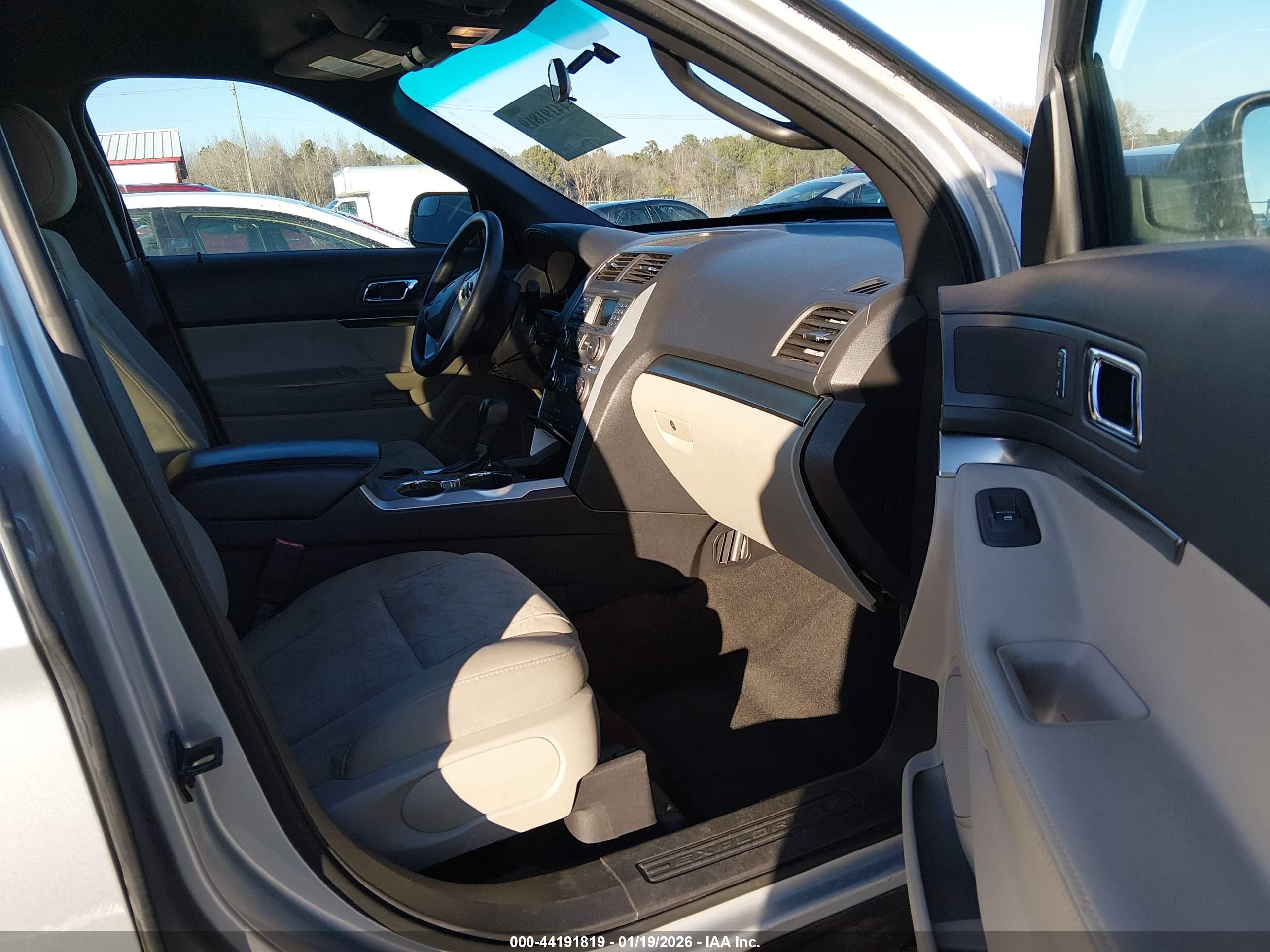 FORD EXPLORER image 5