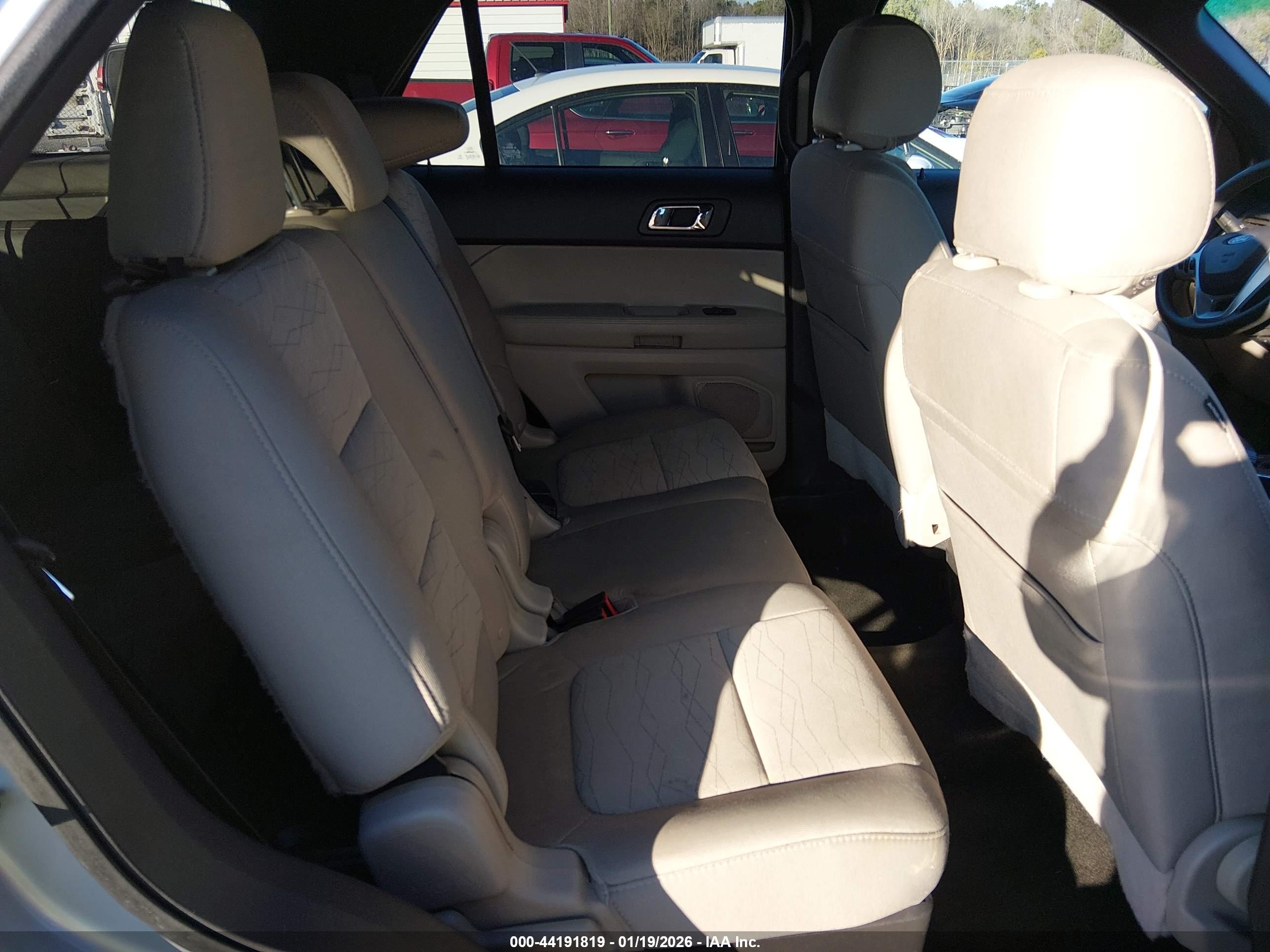 FORD EXPLORER image 8